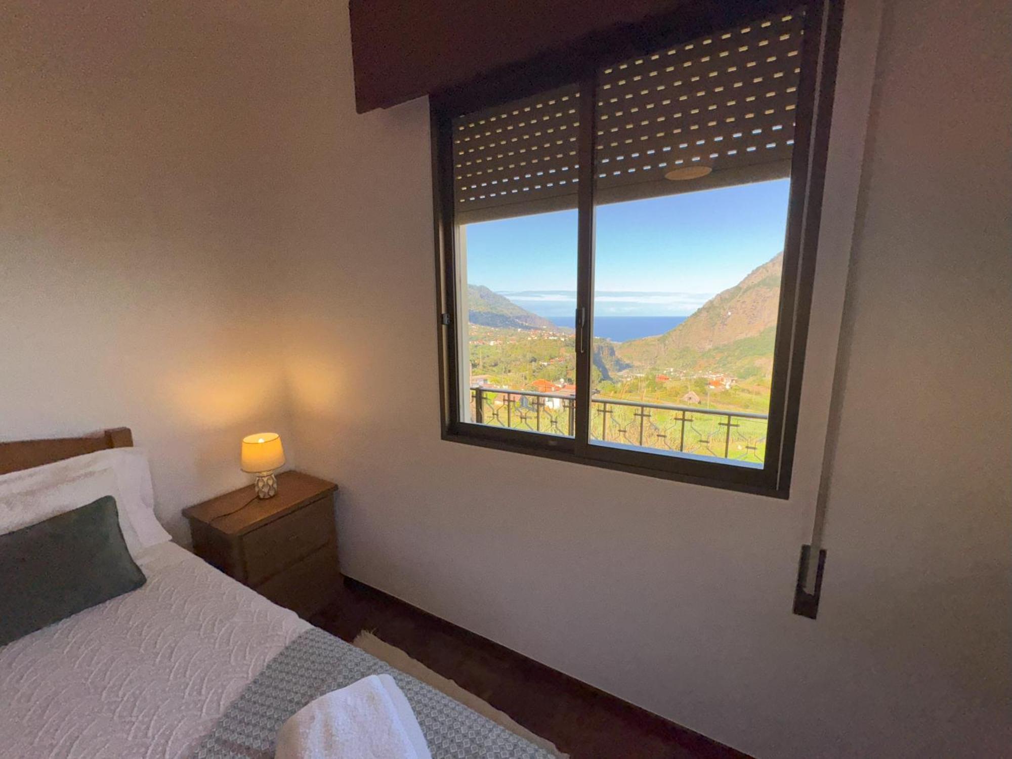 Vakantiehuis Pereira's House - Mountain & Sea *