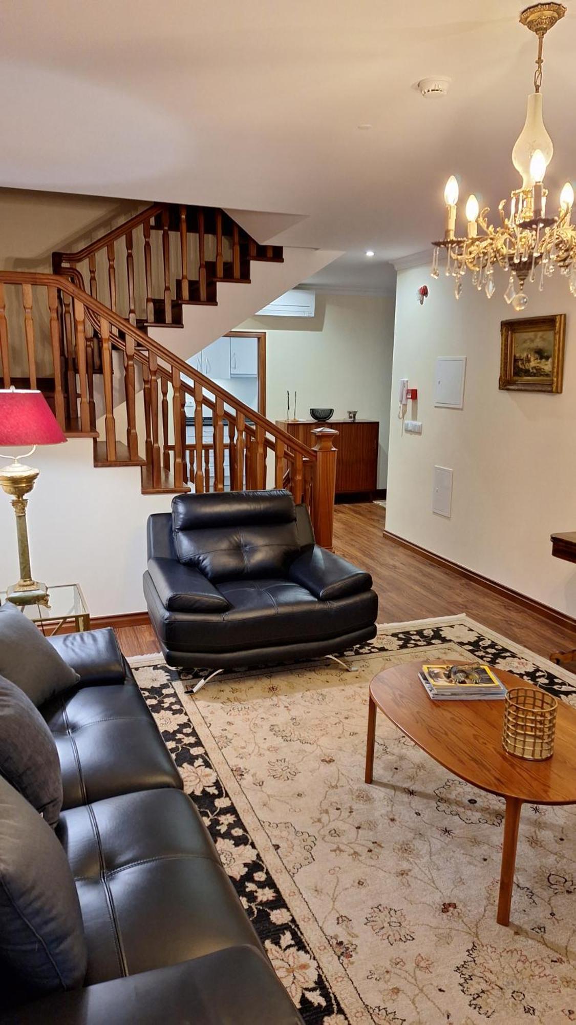 Theo's House Apartment