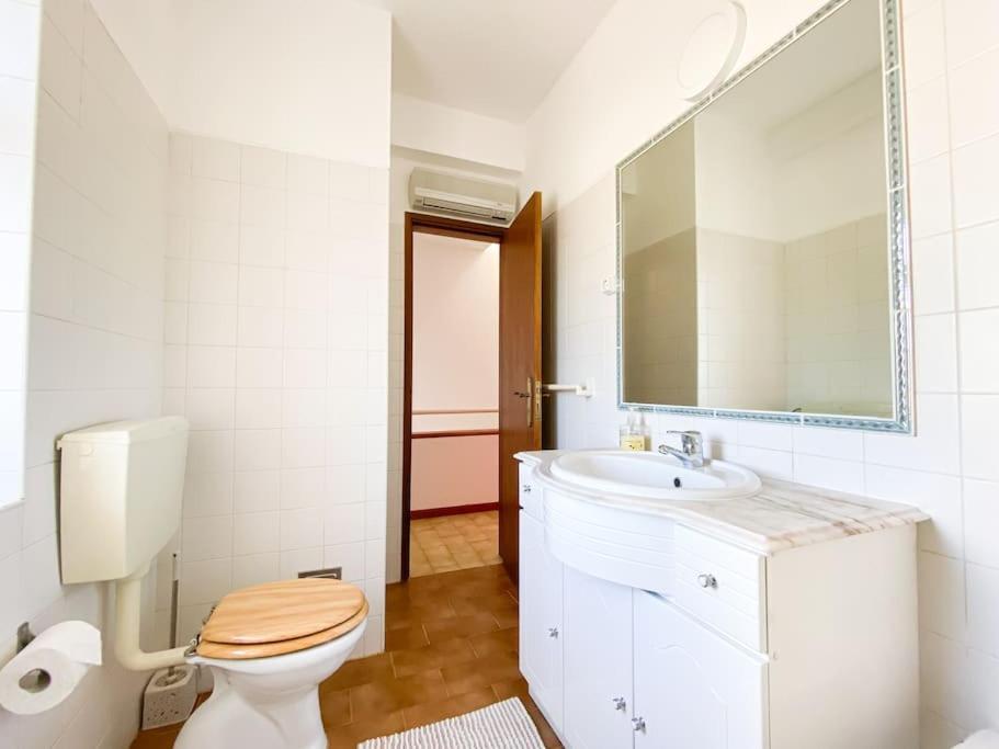 Family-friendly Semi-detached House In #1865 *