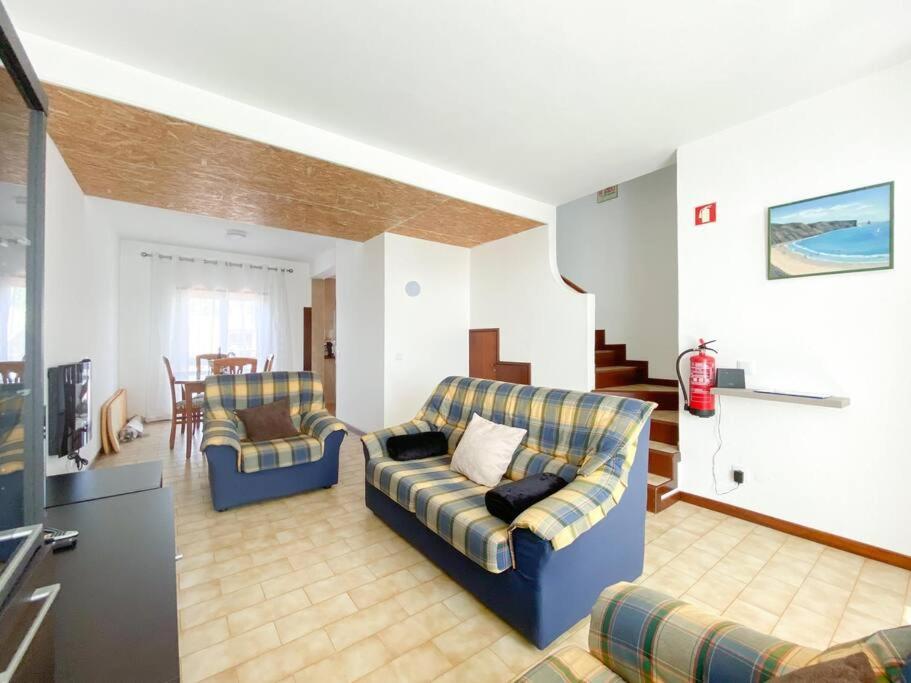 Vakantiehuis Family-friendly Semi-detached House In #1865