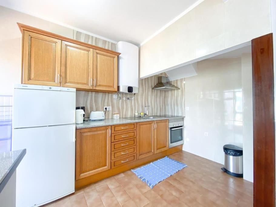 Family-friendly Semi-detached House In #1865 Vakantiehuis Aljezur