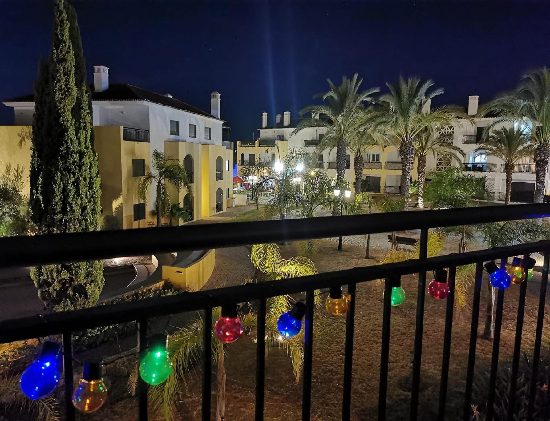 Apartamento De Tavira O Pomar, Fabulous 2 Bed 2 Bath With South Balcony