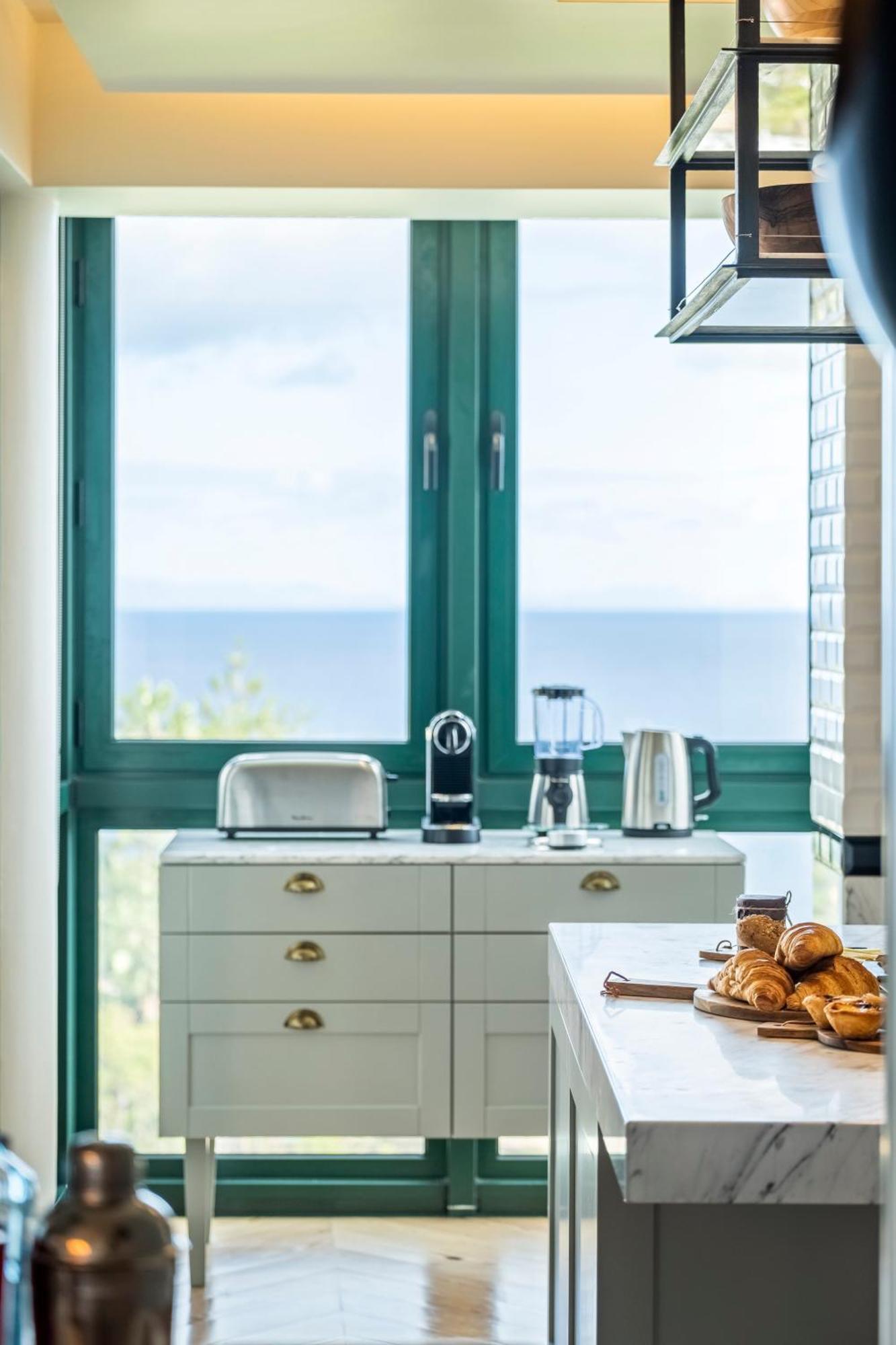 Appartement Luxury Oceanfront At Reid's Gardens