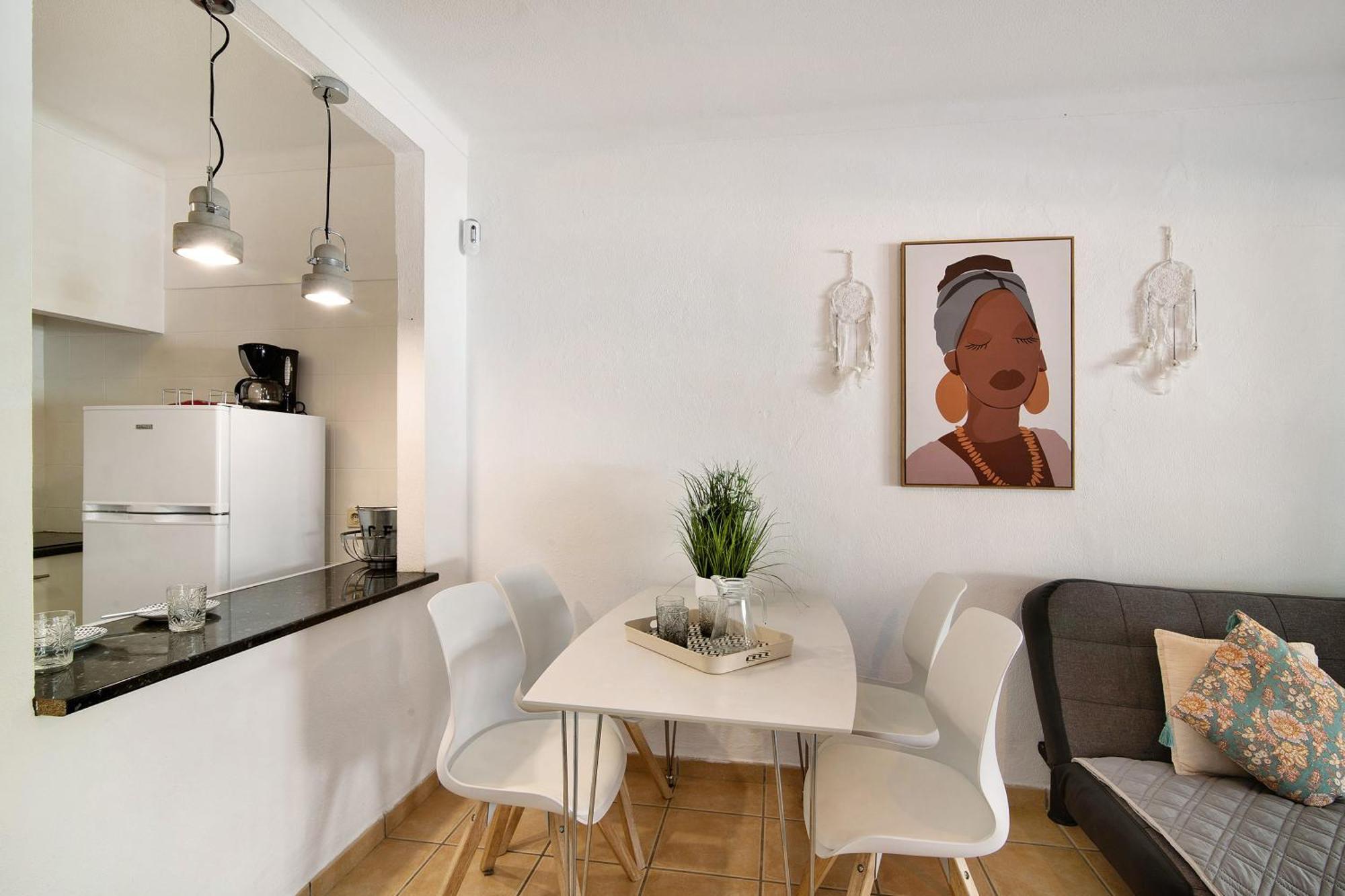 Apartment Directly To The Two Bedrooms *