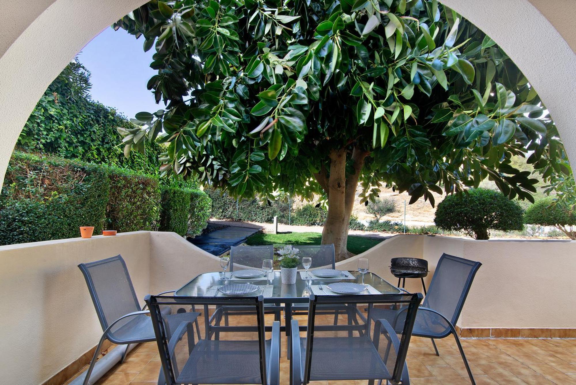 Apartment Directly To The Two Bedrooms *