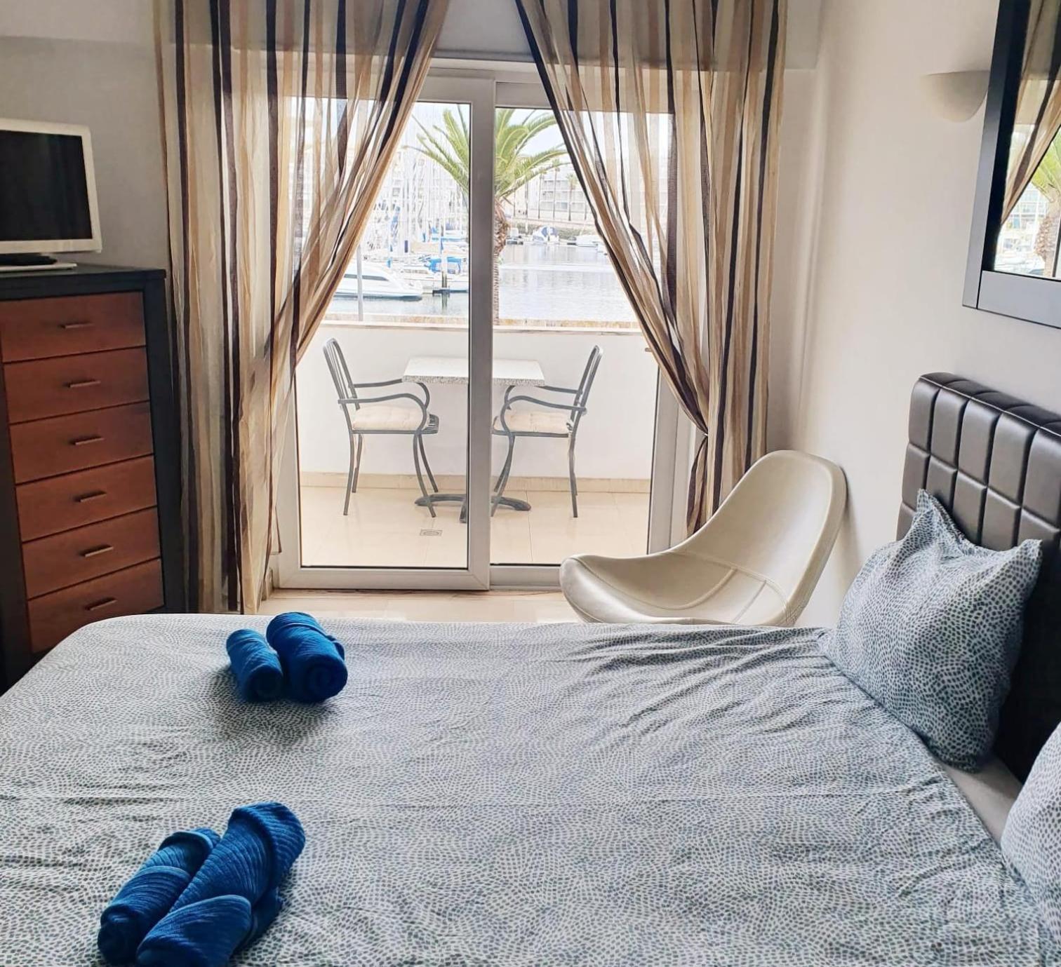Marina View Near Beaches And Shops Appartement *