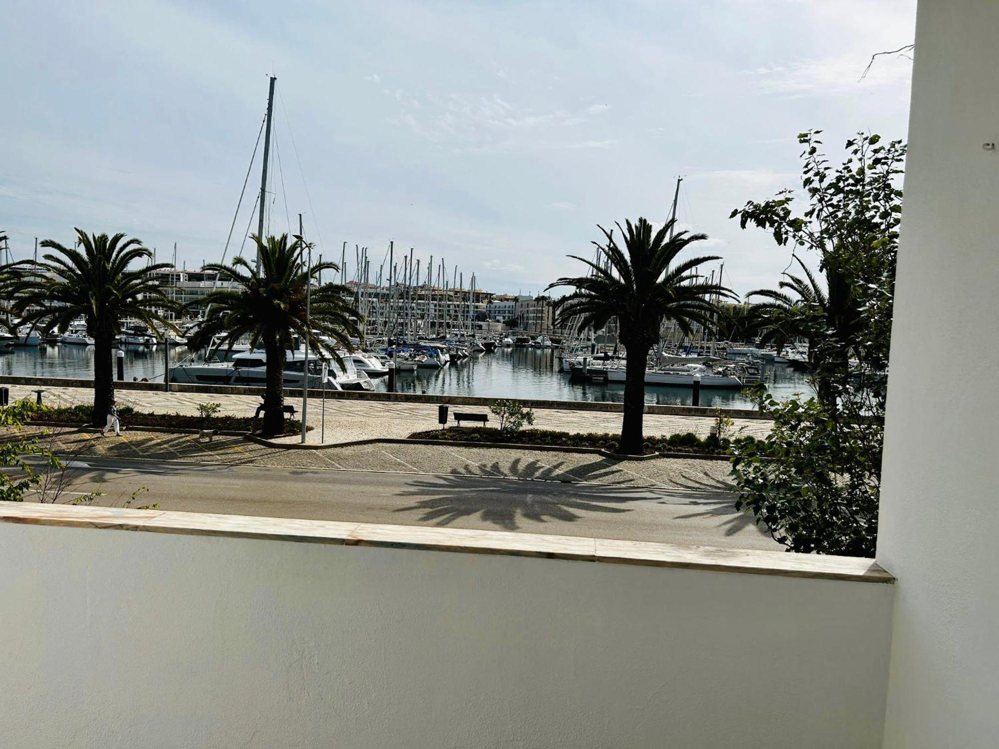 Marina View Near Beaches And Shops Apartment *