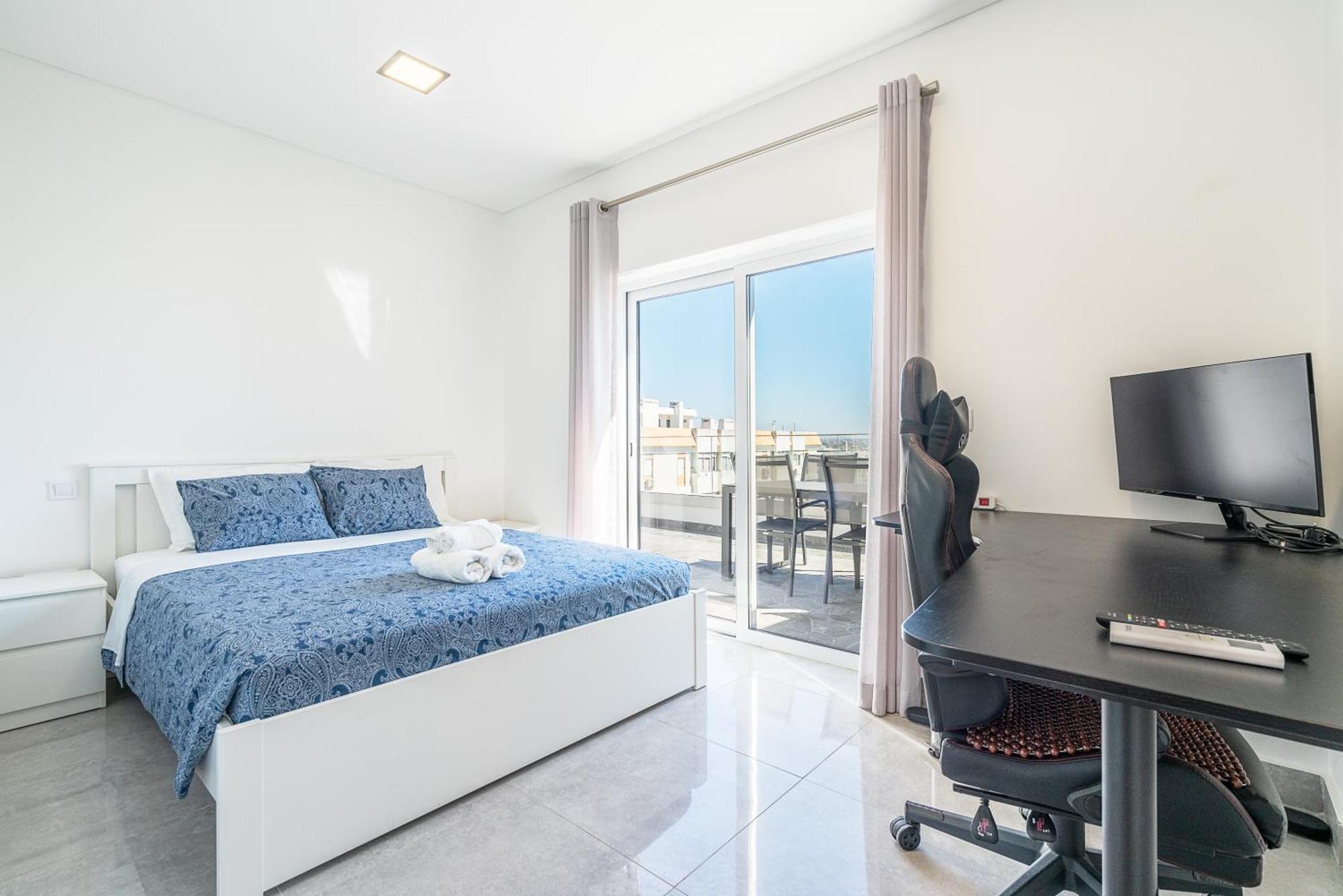 New Luxury Penthouse Beachfront In The Algarve * Armação de Pêra