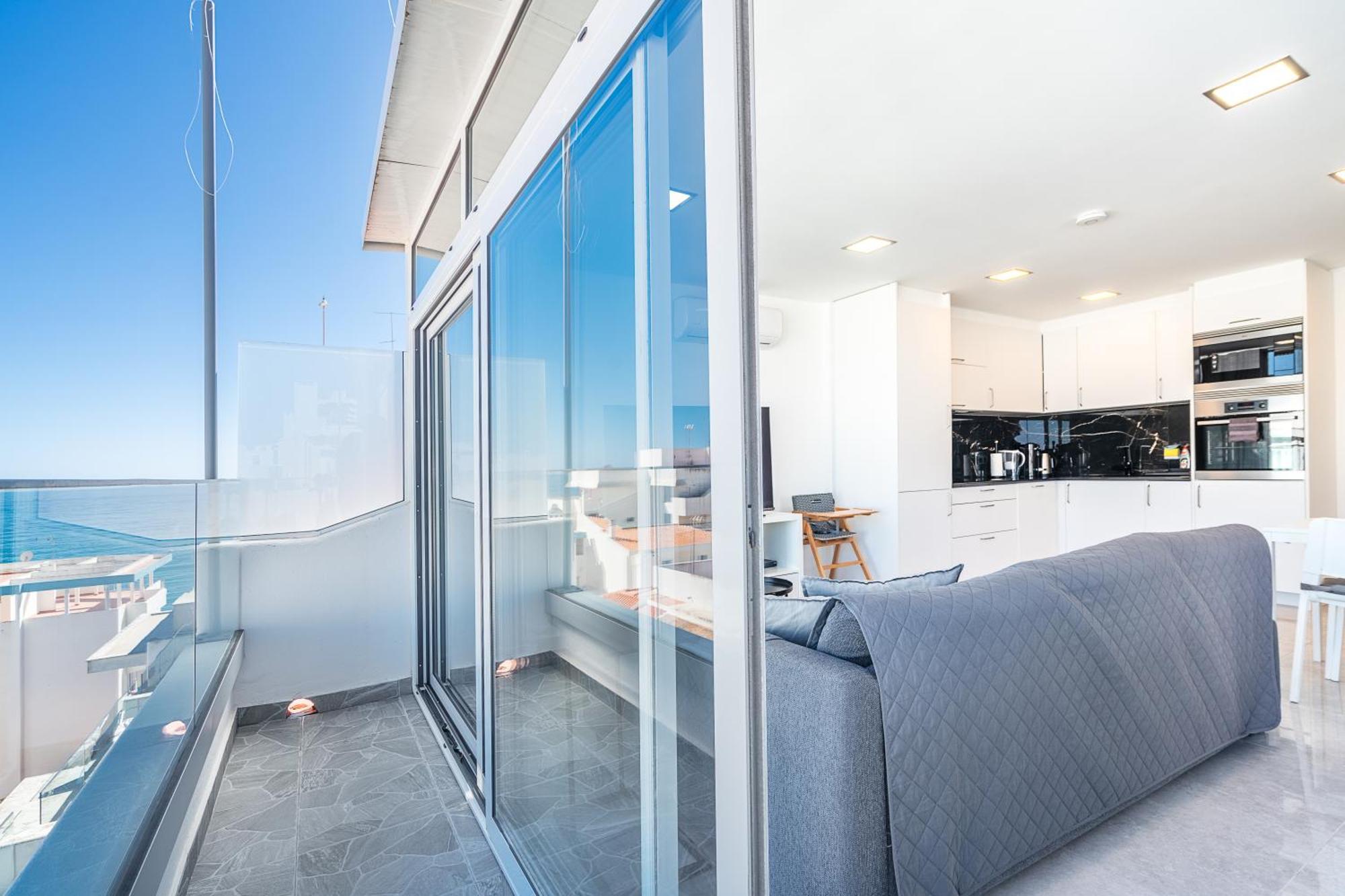 New Luxury Penthouse Beachfront In The Algarve Armação de Pêra