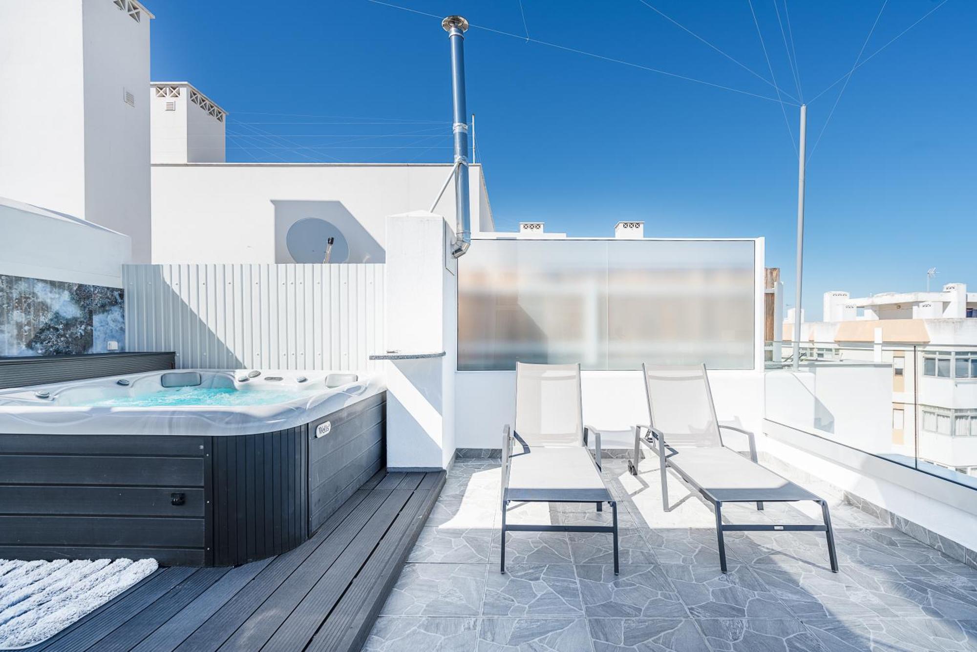 New Luxury Penthouse Beachfront In The Algarve Armação de Pêra
