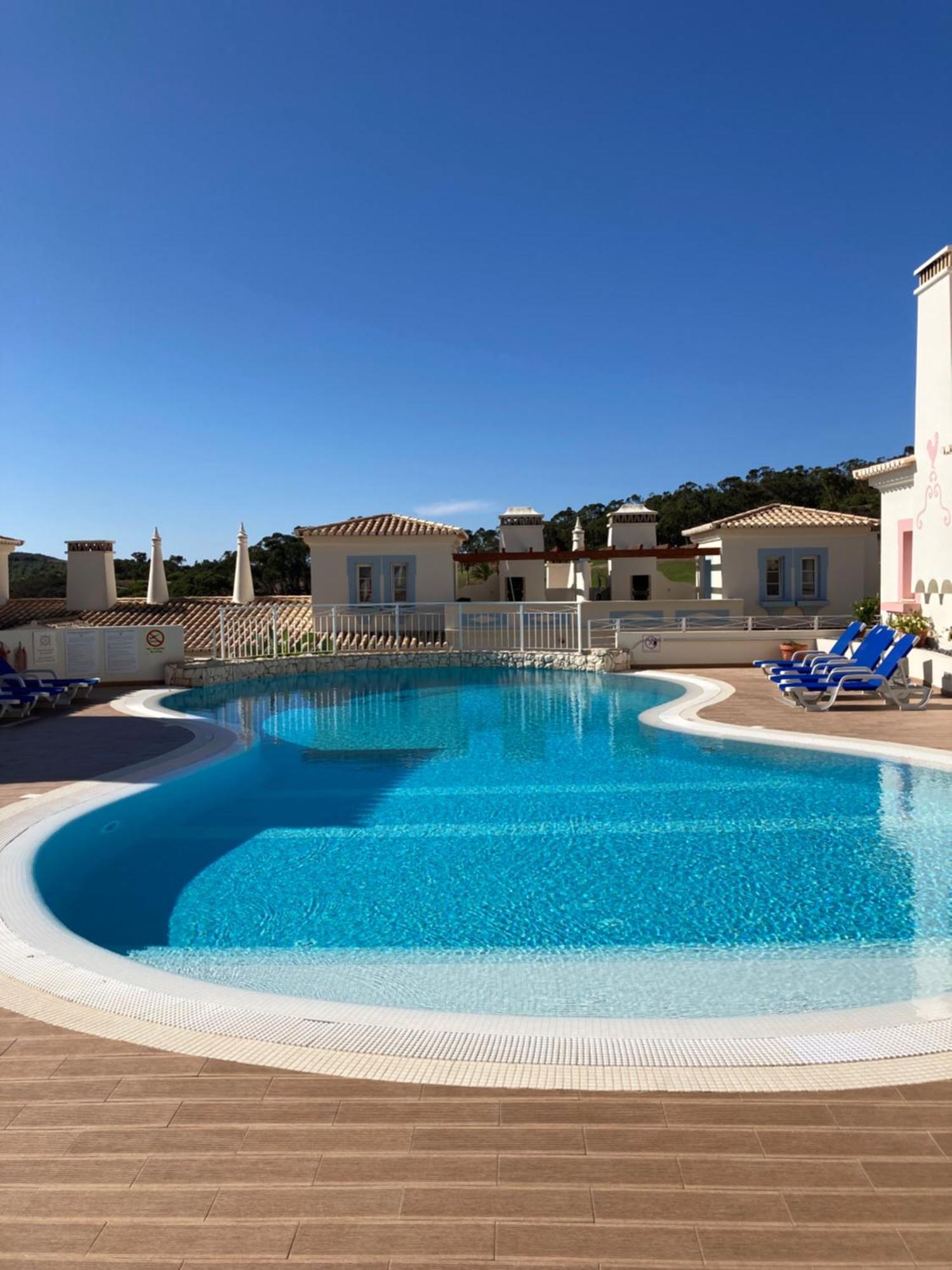 Luxury Private Property-pool, Unique Sun Roof, Free Wifi Budens