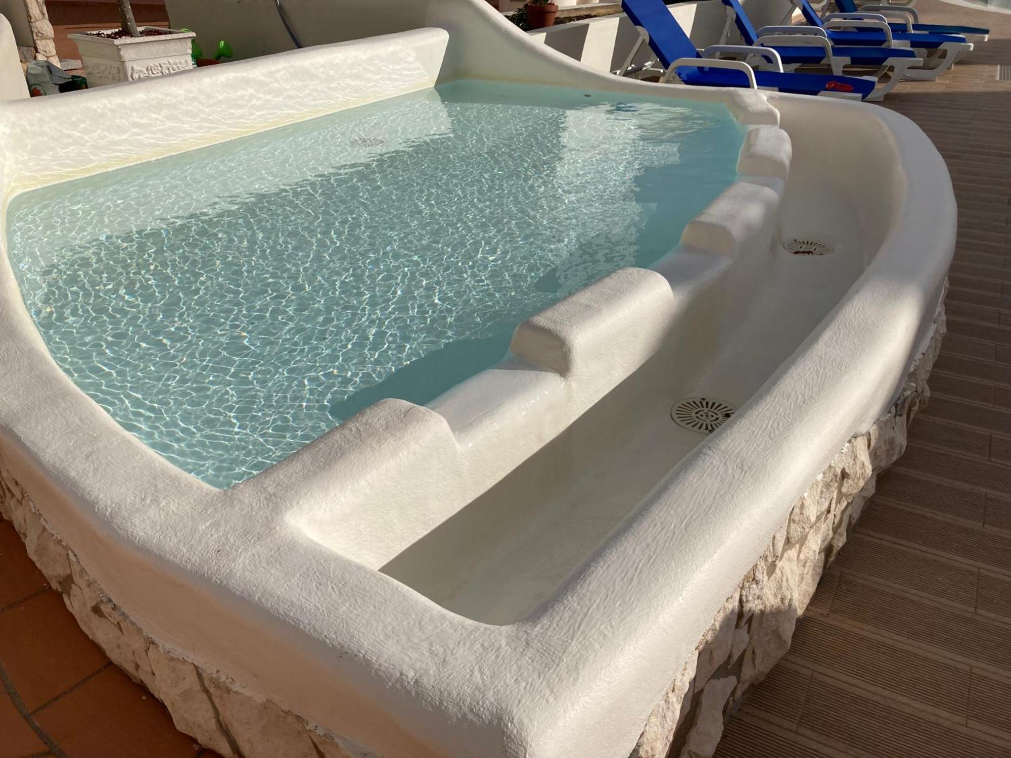 Luxury Private Property-pool, Unique Sun Roof, Free Wifi * Budens