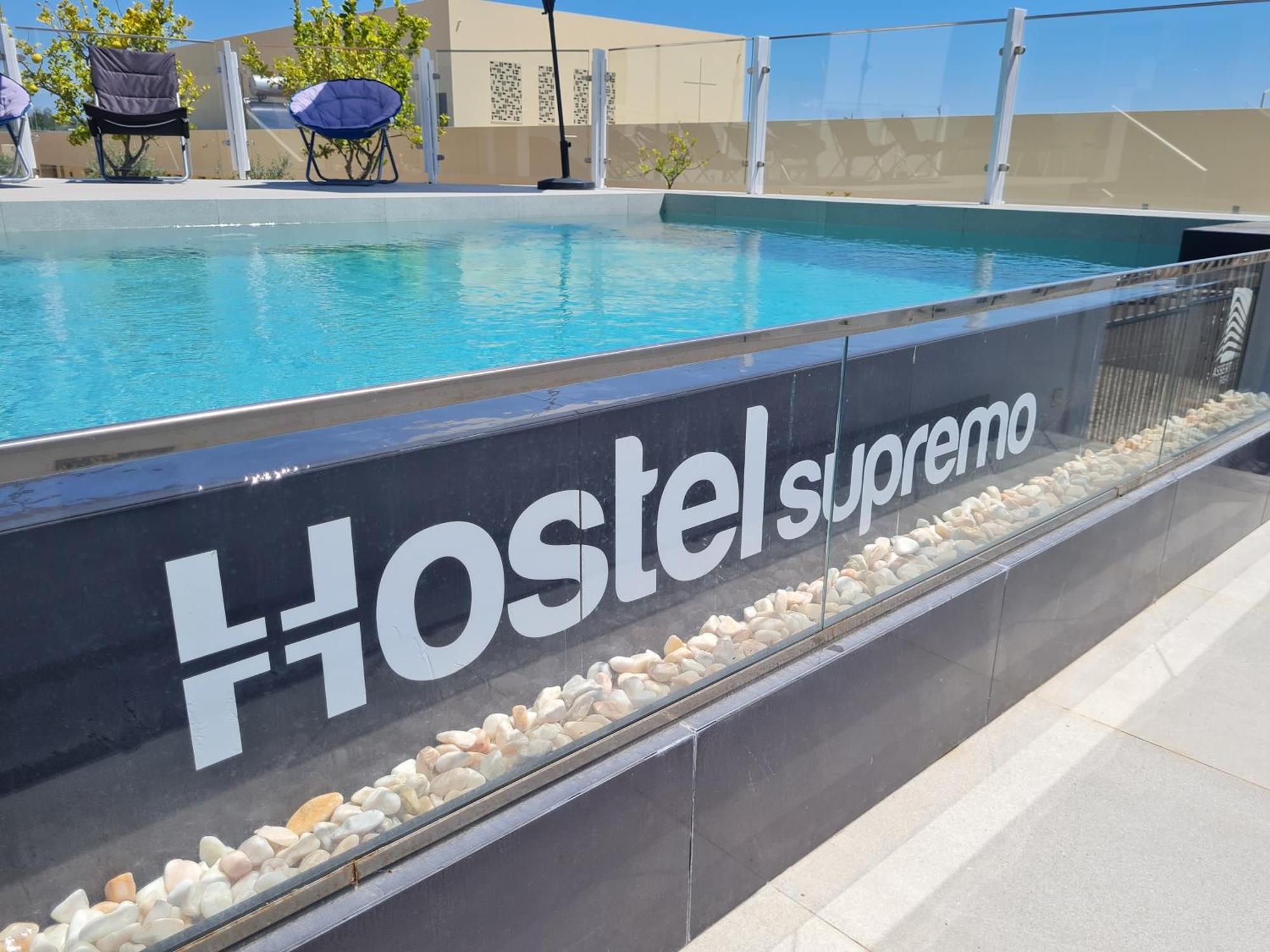 Supremo Hostel