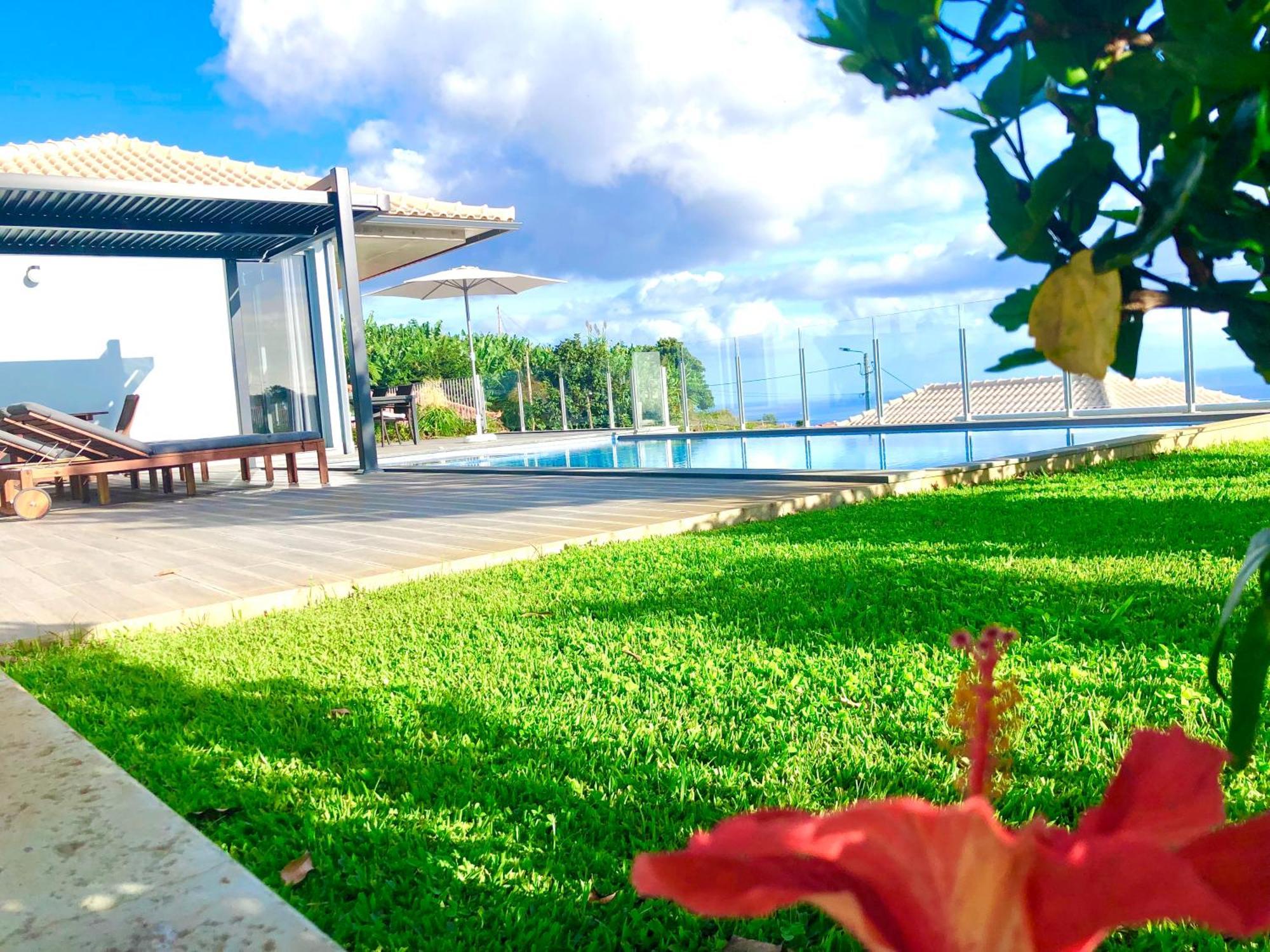 Pinheira Iv -heated Swimming Pool And Jacuzzi *