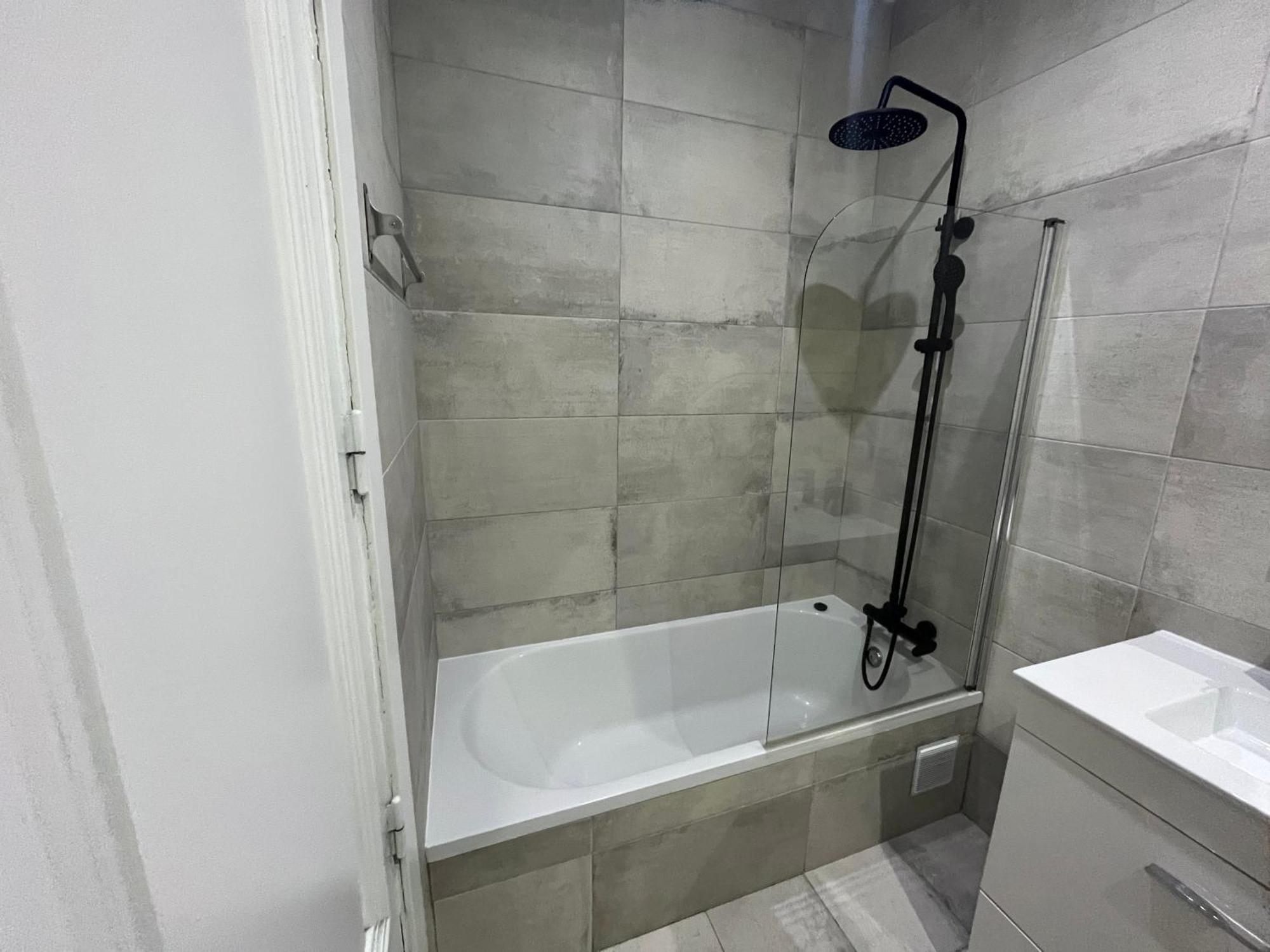 Casino 3 Bedrooms With Pool Apartment *