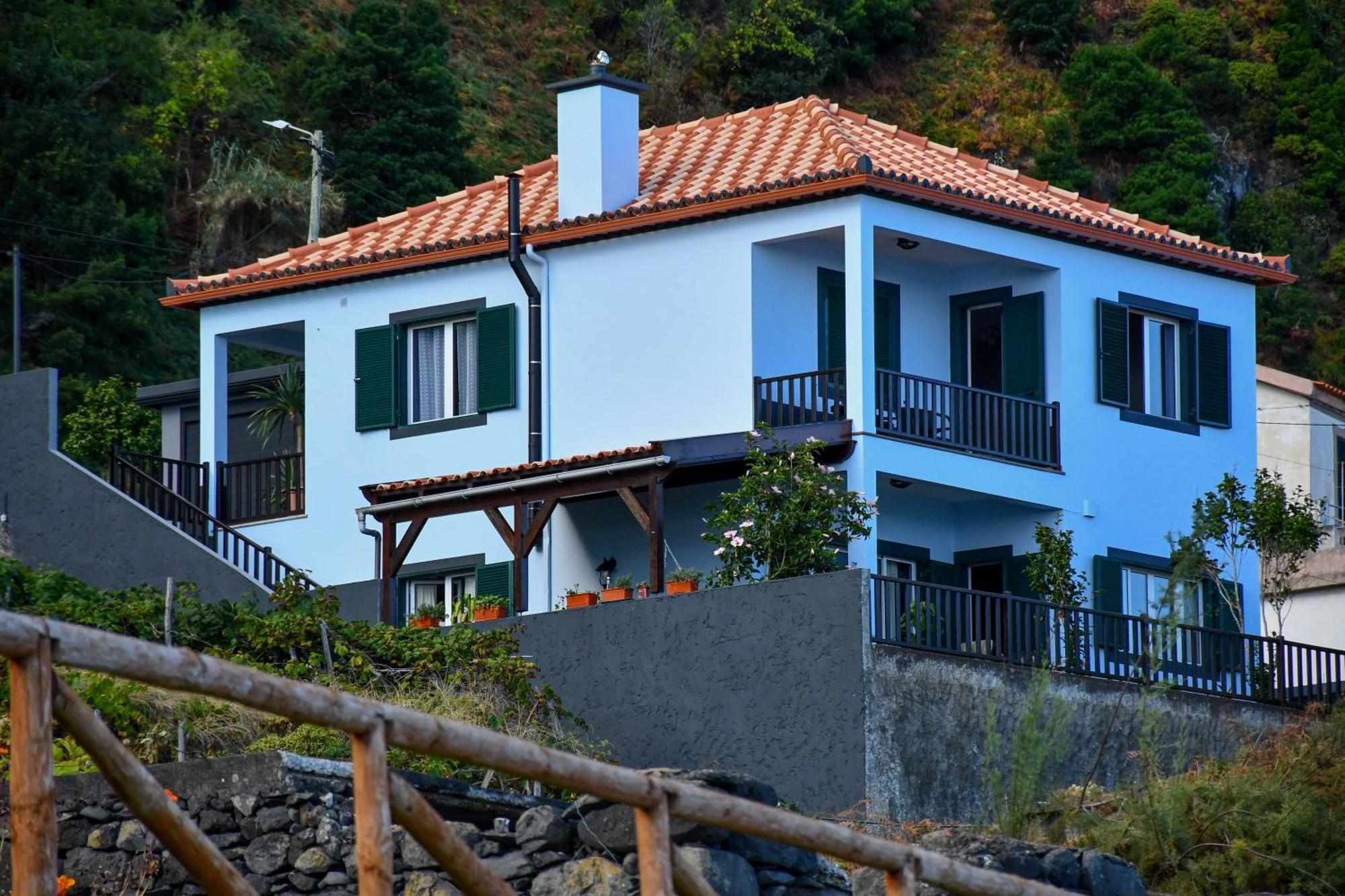 Bluehouse Paradise Right By The Sea *