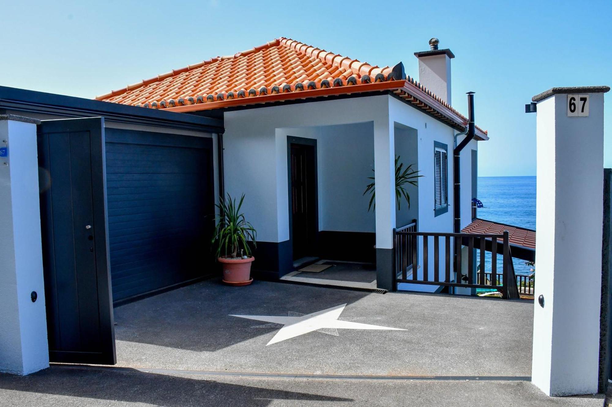Bluehouse Paradise Right By The Sea