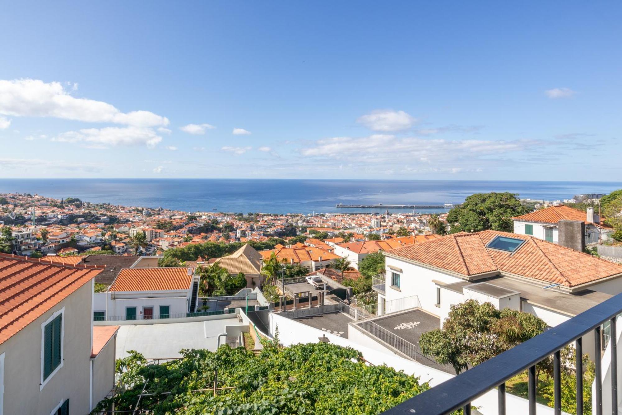 Atlantico Azul Funchal (Madeira)