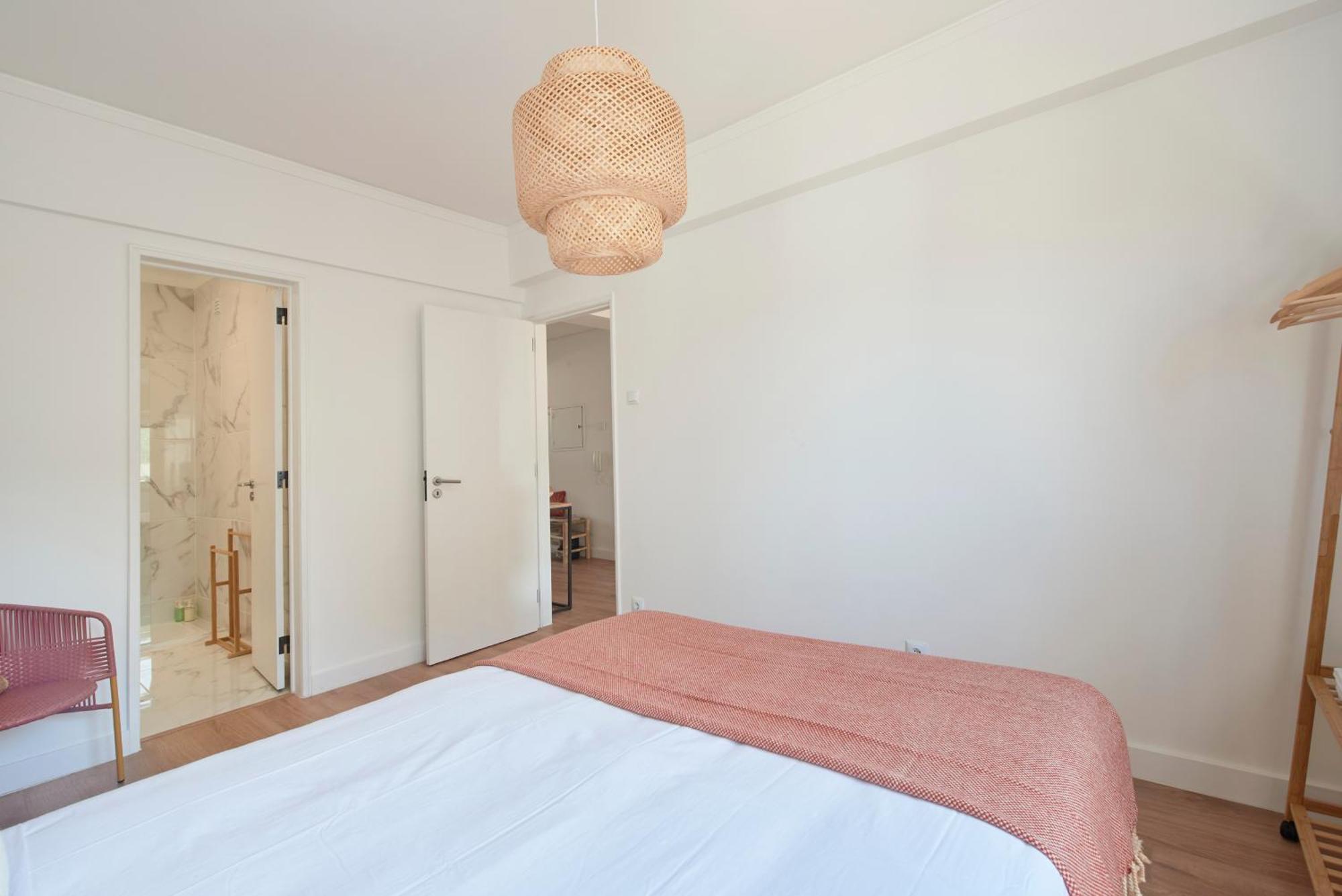 Sunset Bay View, Renovated Apt, By Timecooler * Setubal