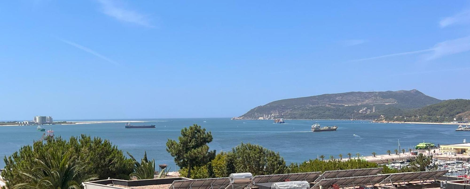 Sunset Bay View, Renovated Apt, By Timecooler * Setubal