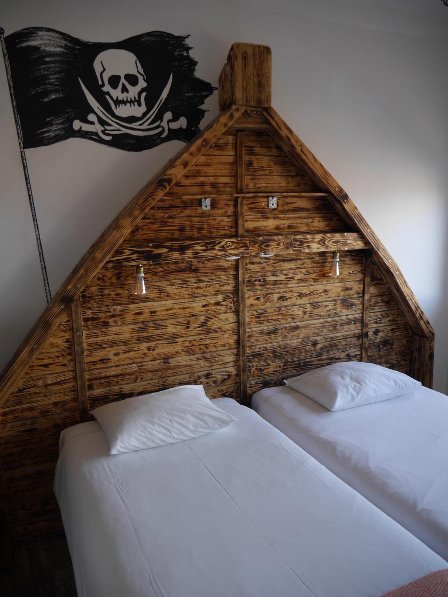 & Surfcamp 55 Hostel