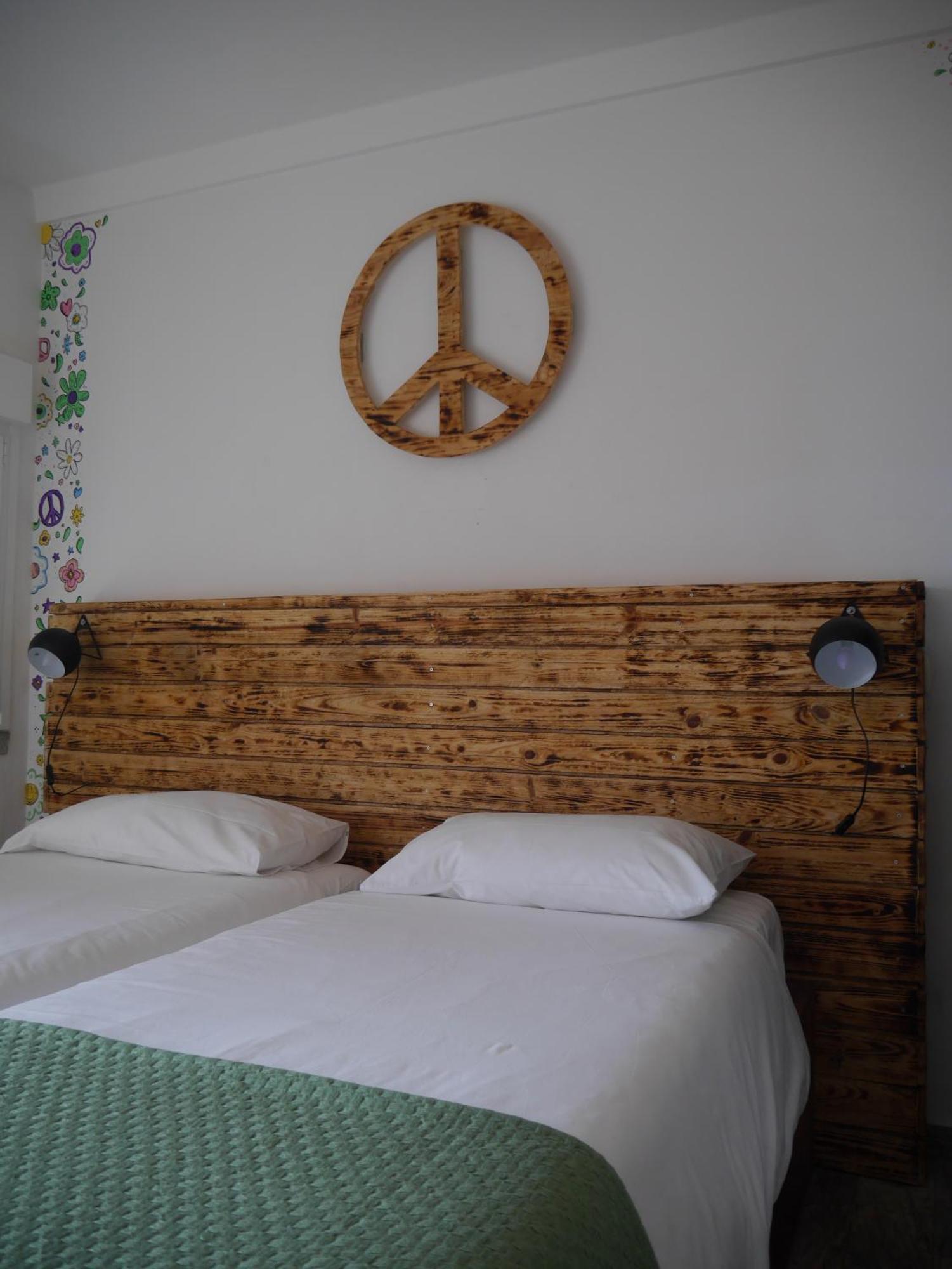 & Surfcamp 55 Hostel Ericeira