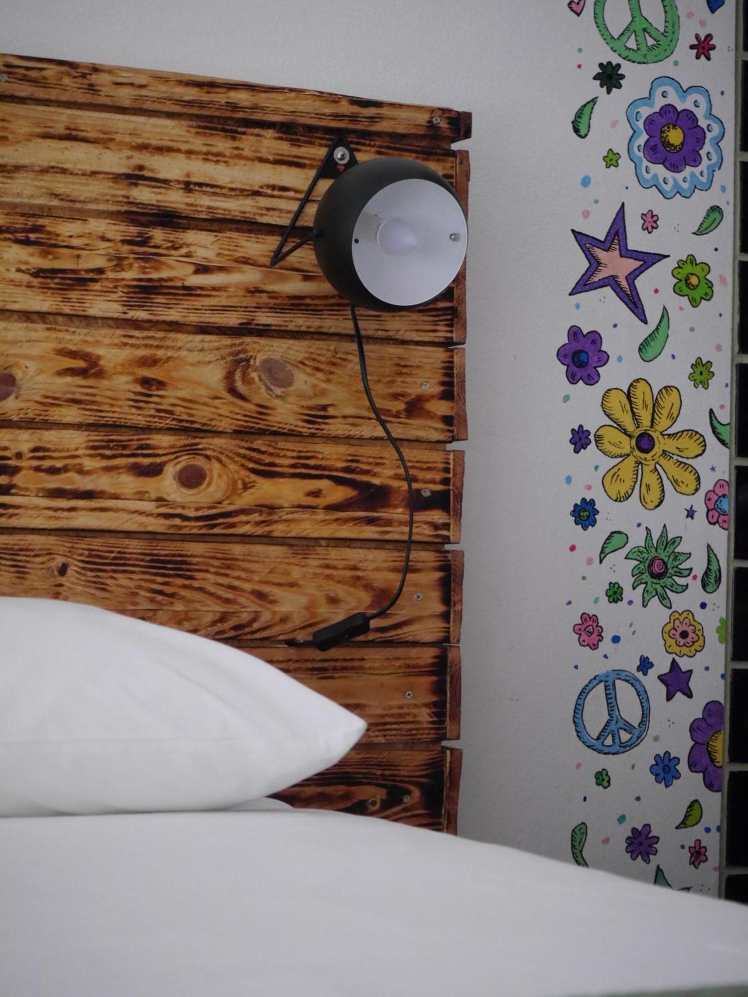 & Surfcamp 55 Hostel *