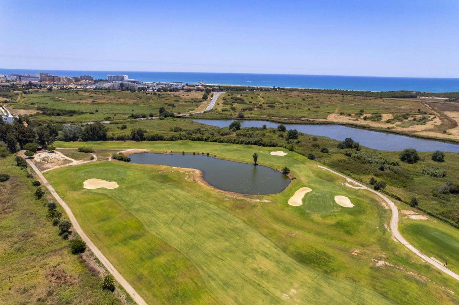 Vilamoura Luxury Retreat With Pool, Garden And Near
