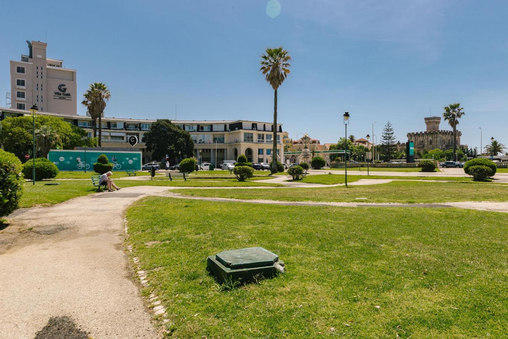 Rent4rest Beachfront * Estoril