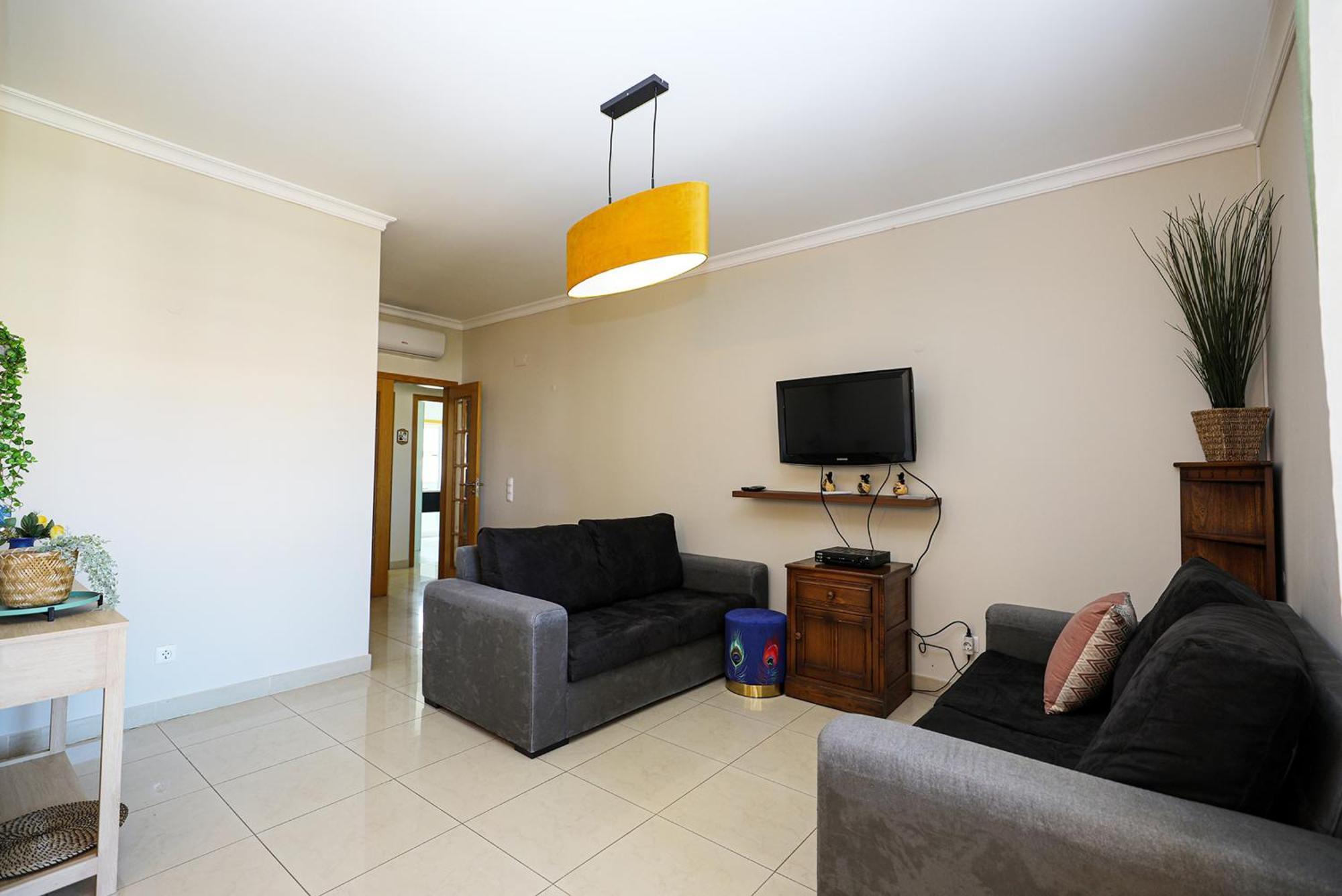 C07 - 3 Bed Luxury Penthouse In Downtown Apartment