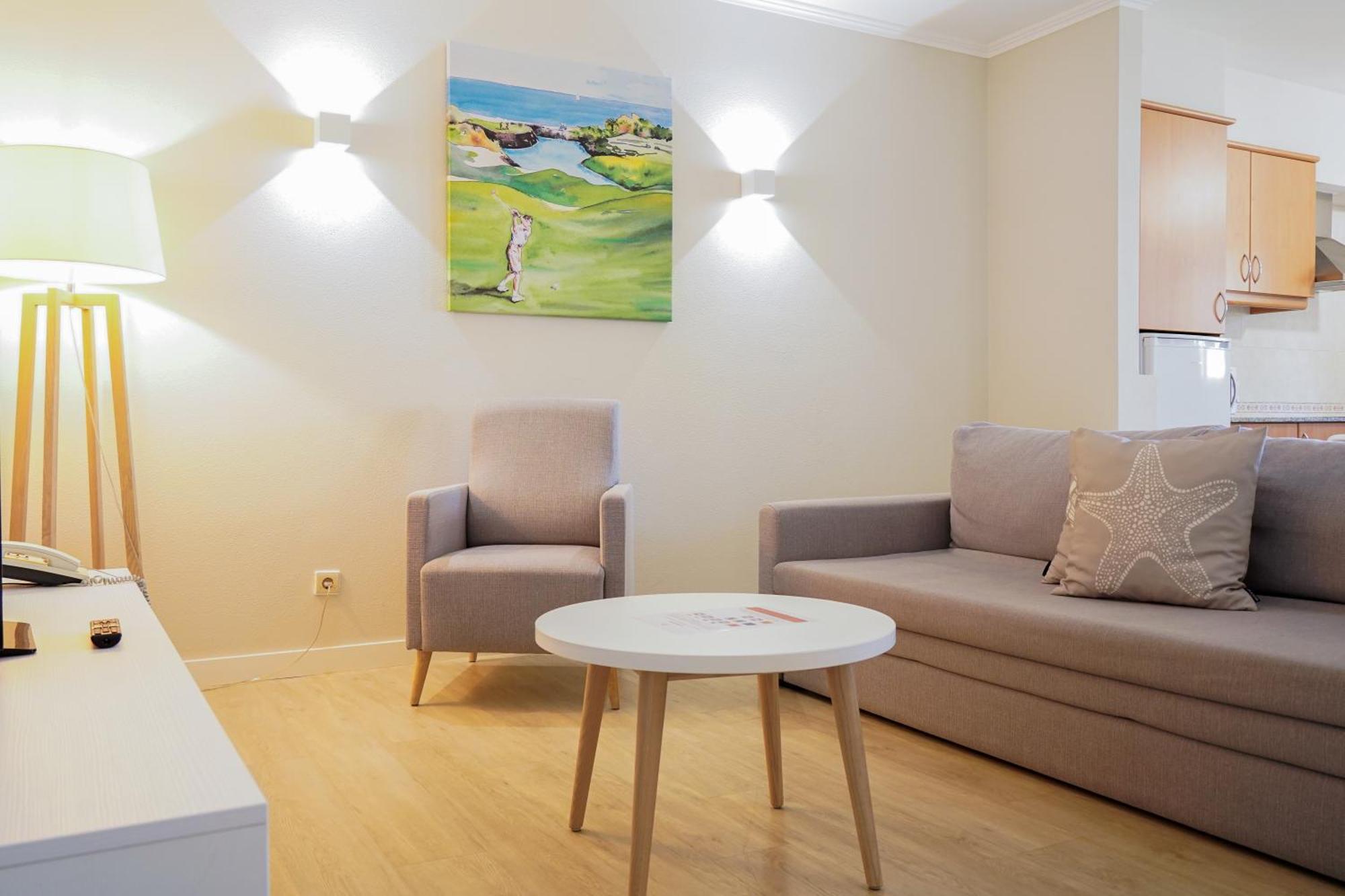 Vitors Plaza Aparthotel 4*