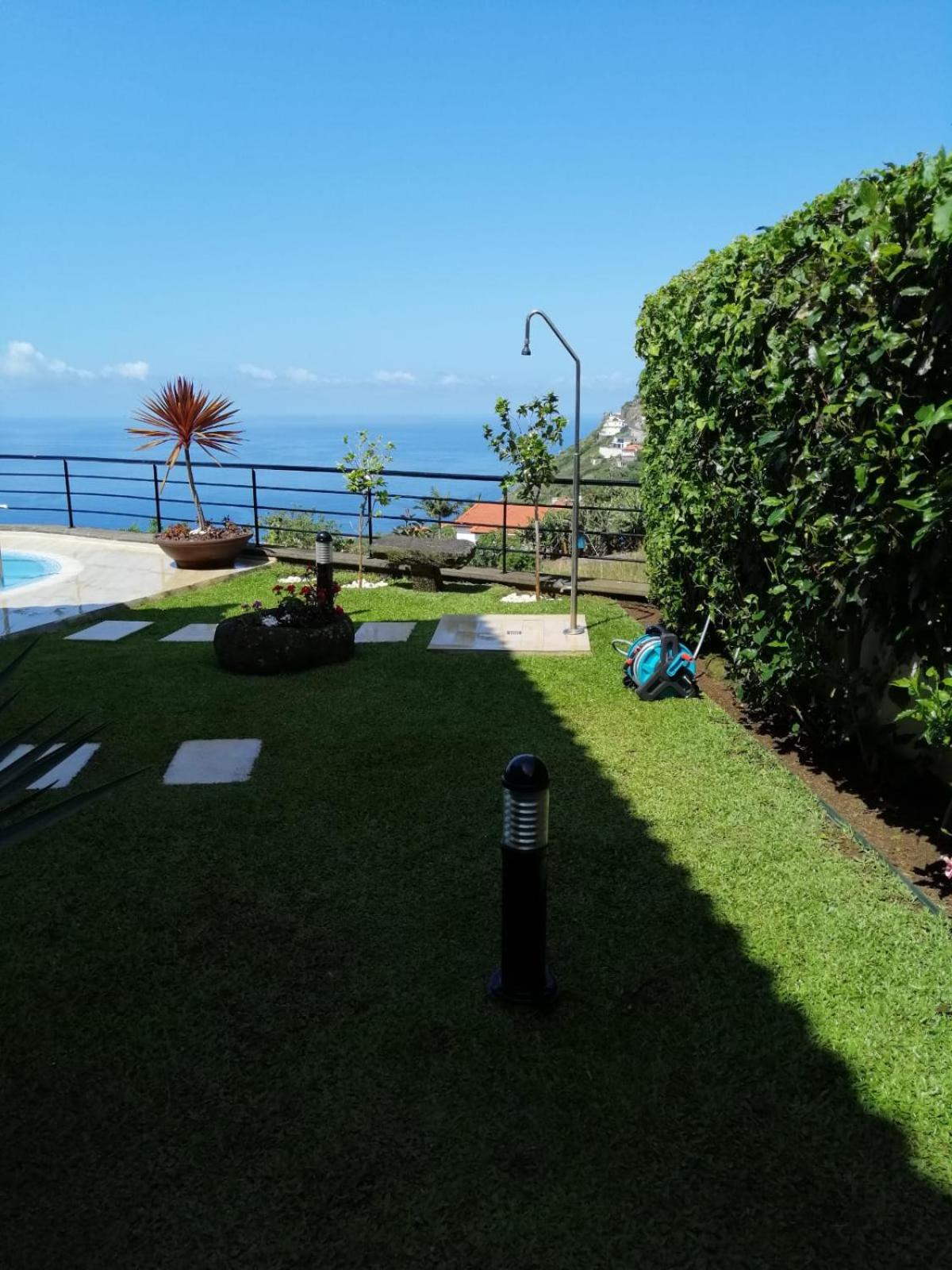 Luxury With Private Heated Pool, Garden And Views Of The Sea And Mountains. *