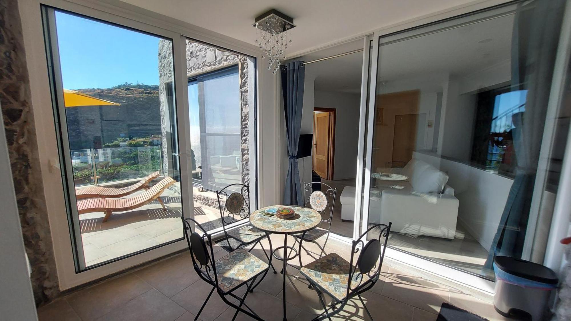 Castelo Do Mar, Madeira Apartment *