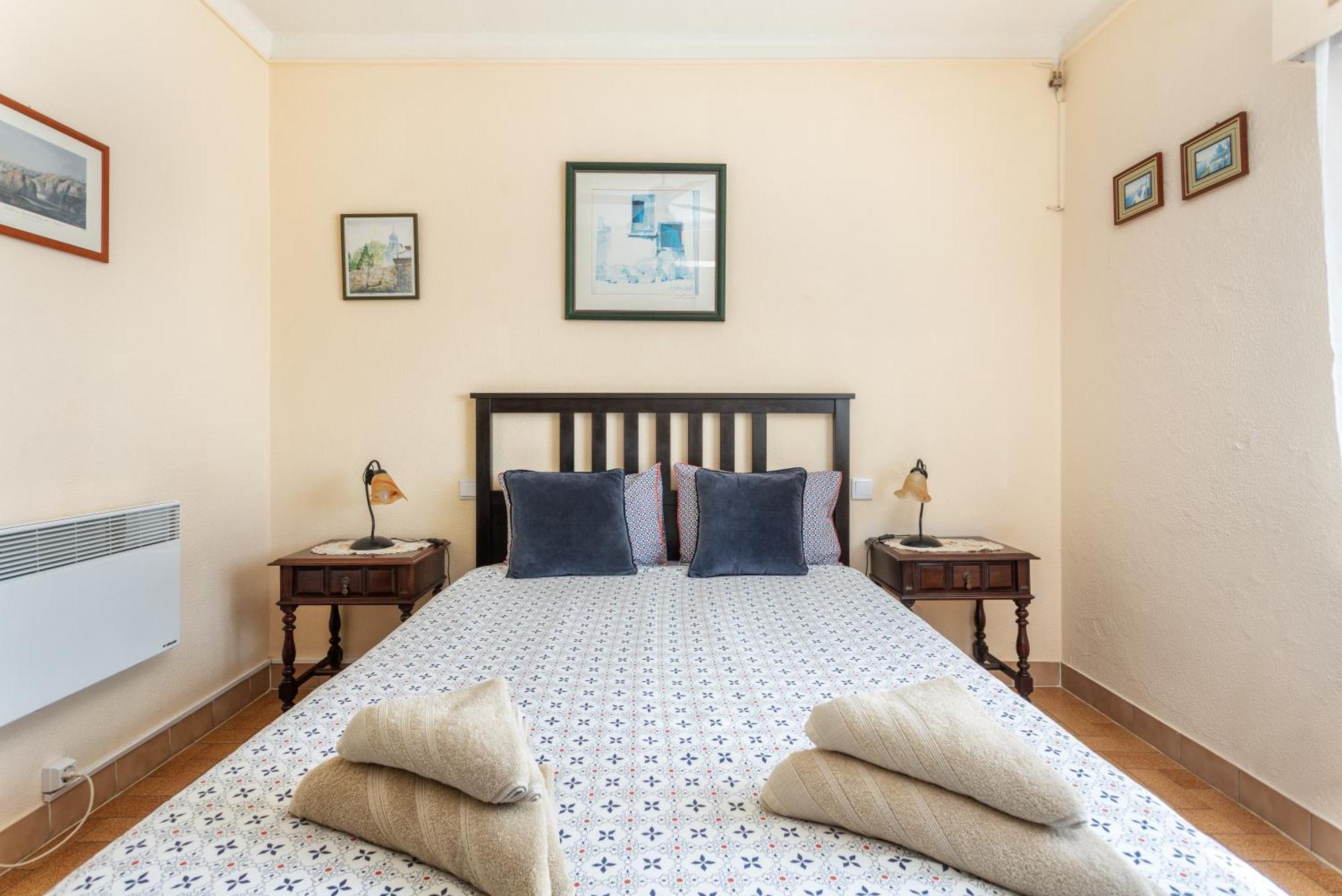 Al - Local Bicuar Guest house
