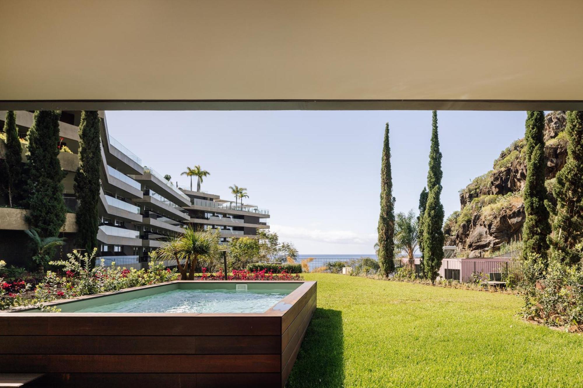 Resort Saccharum - And - Savoy Signature