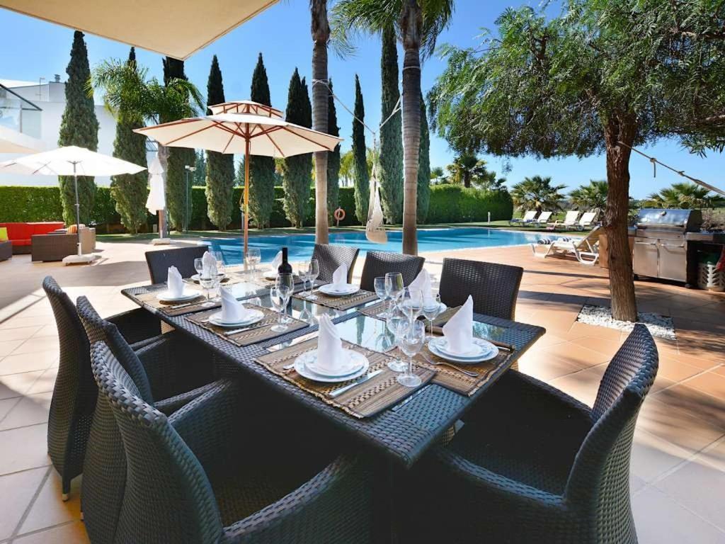 Special Vilamoura Villa 6 Bedrooms Villa Lagoon Private Pool With Great Golf Course Views Algarve Quarteira