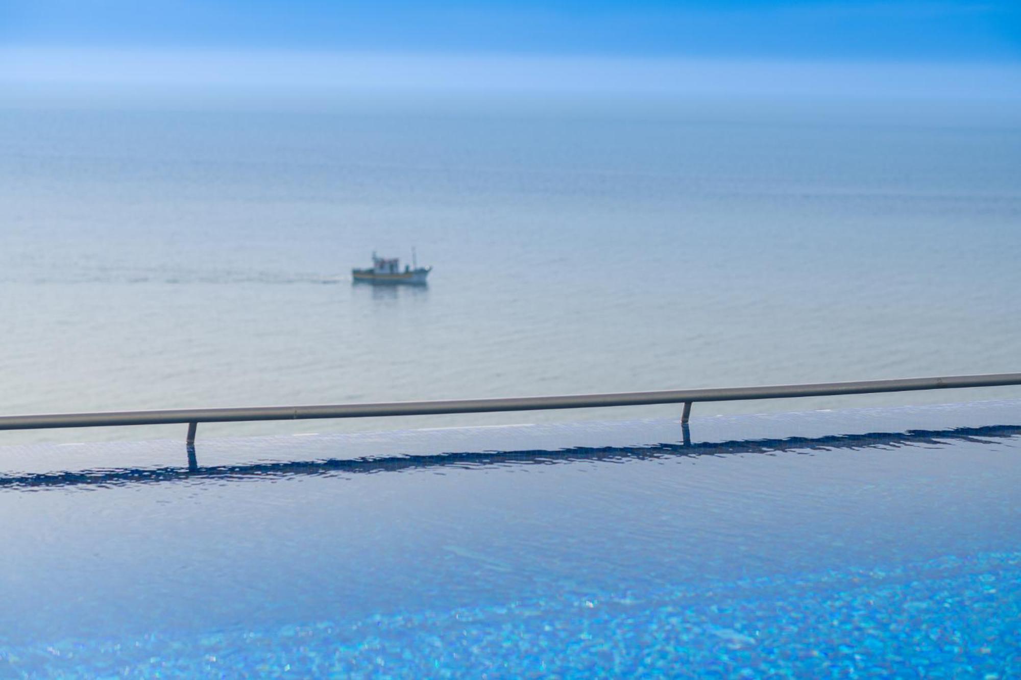 Hotel Oceanfront - Preferred And 5*