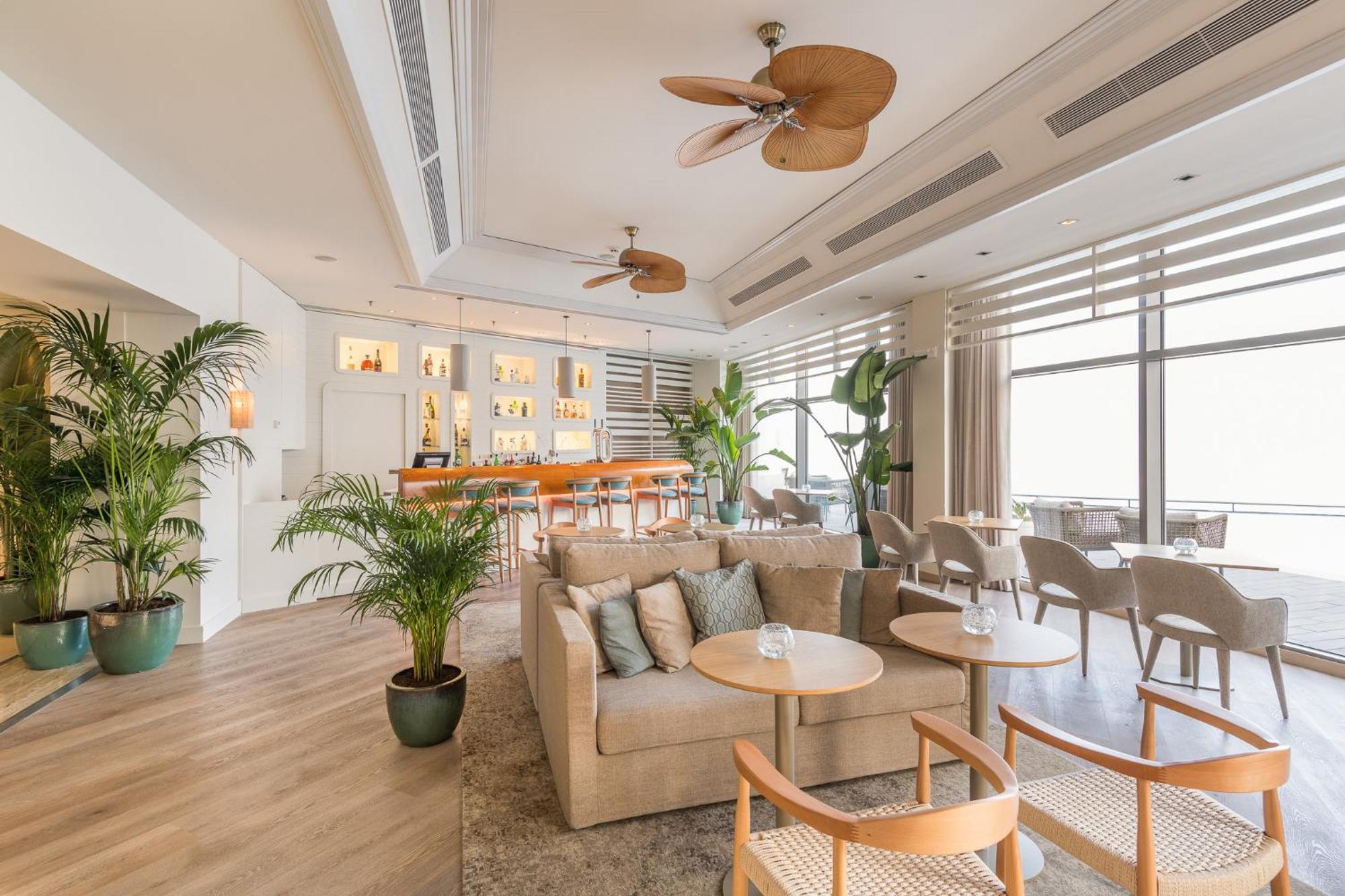 Oceanfront - Preferred And Hotel