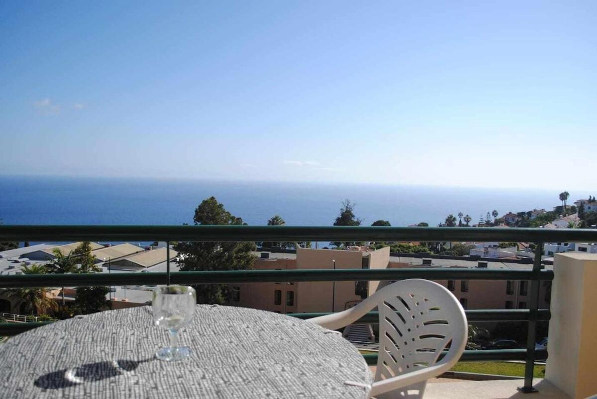 Pia's Place - With Sea View Apartment