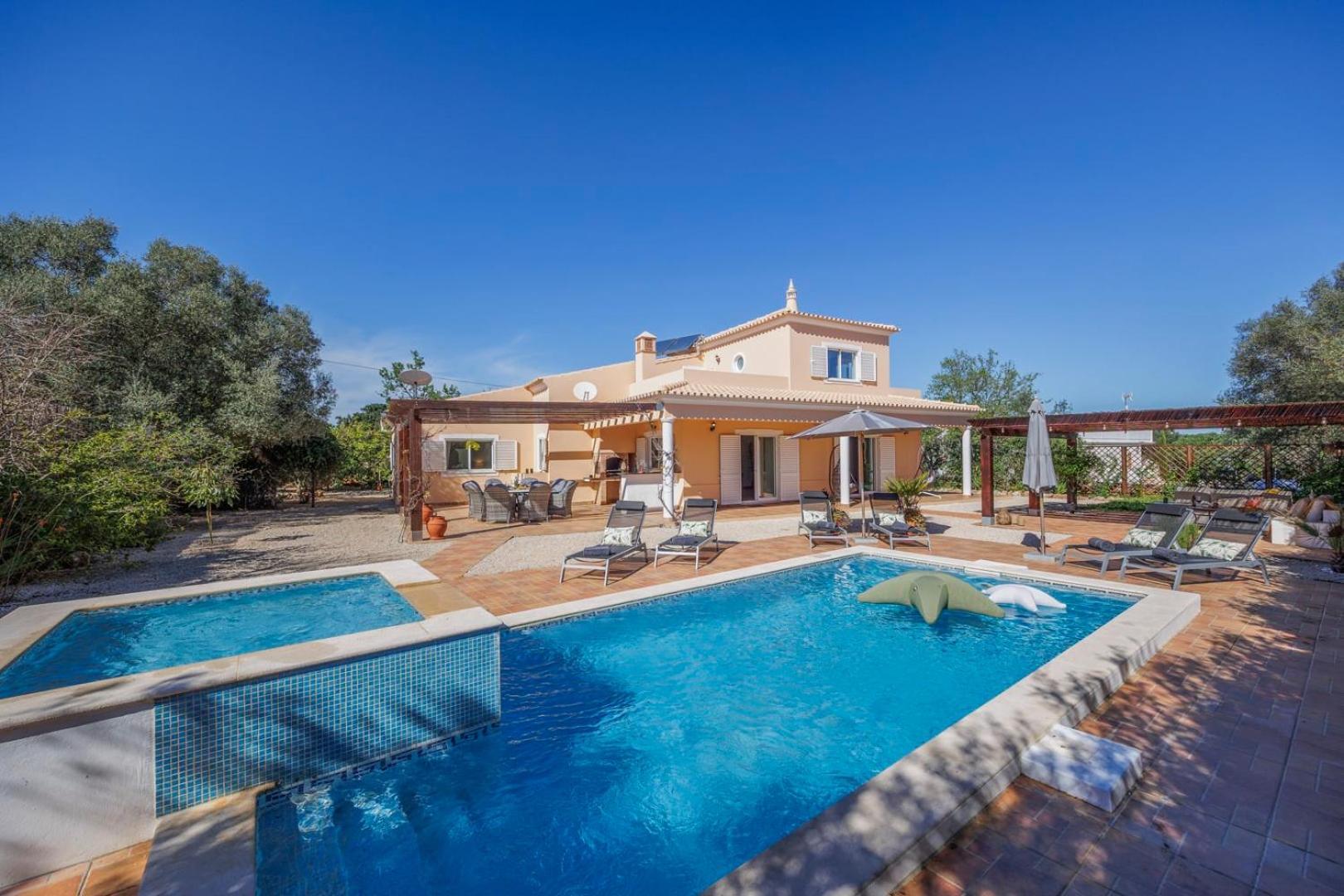 Stunning Countryside W Private Garden & Pool Villa