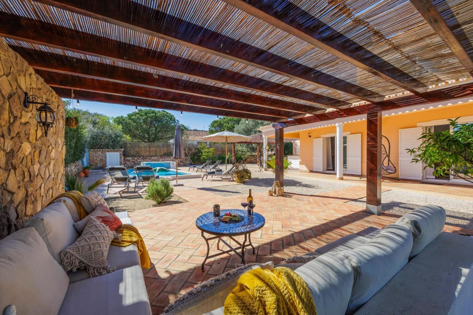 Villa Stunning Countryside W Private Garden & Pool *
