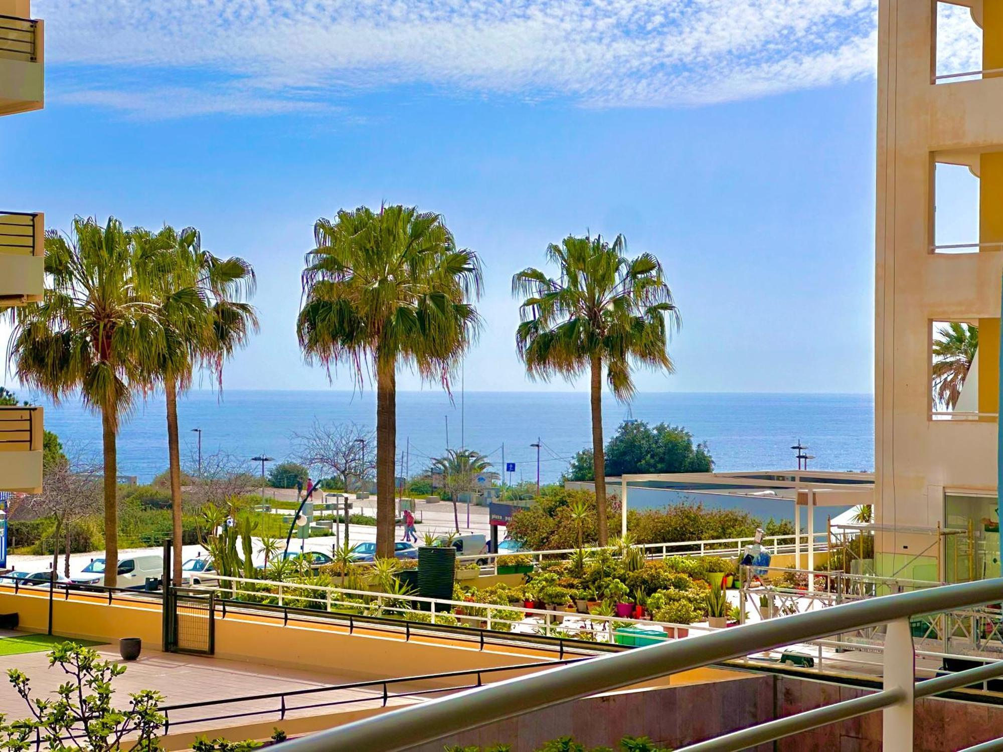 Lovely Beachfront With Aircon/wifi * Portimao