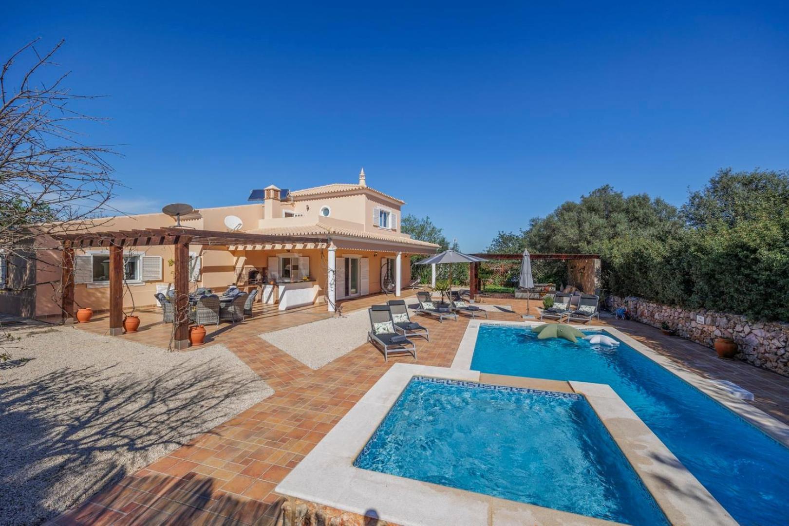 Villa Stunning Countryside W Private Garden & Pool