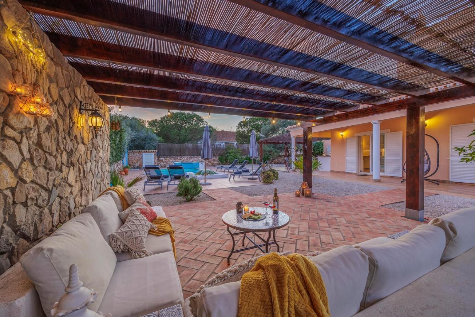 Stunning Countryside W Private Garden & Pool Villa