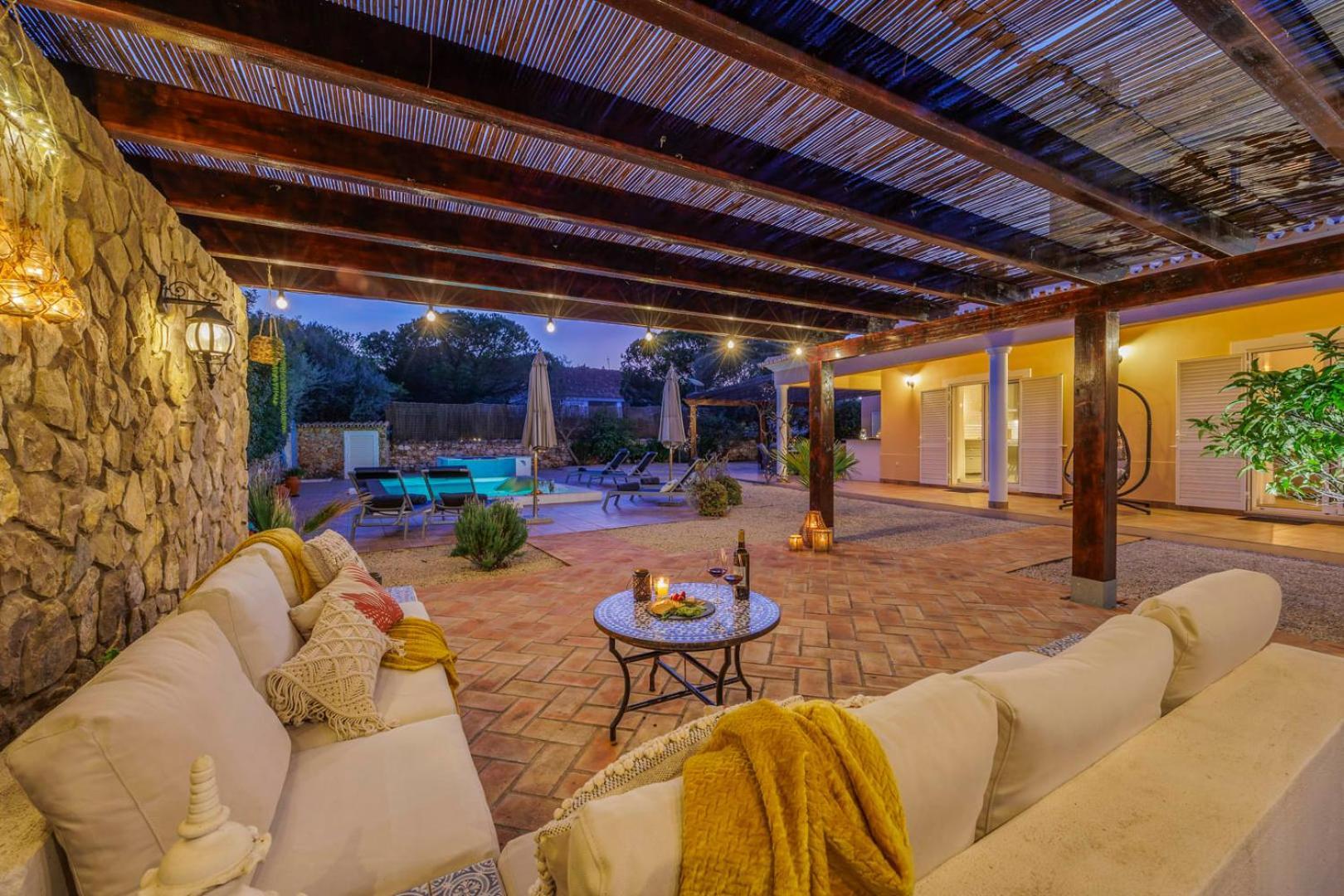 Villa Stunning Countryside W Private Garden & Pool