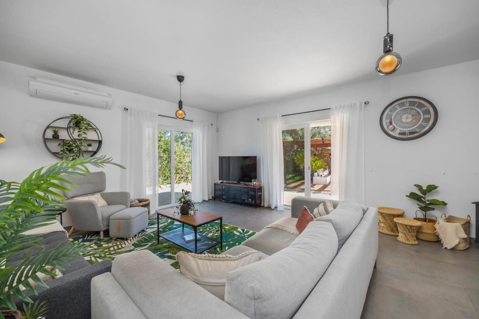 Villa Stunning Countryside W Private Garden & Pool *