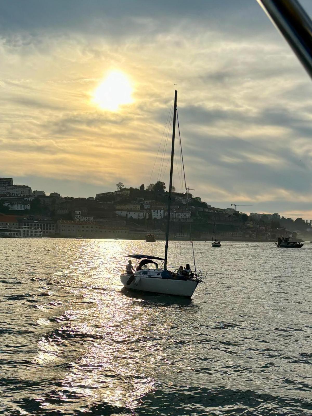 Botel Navegar No Douro - Navegacao E Turismo Unipessoal, Lda Vila Nova de Gaia