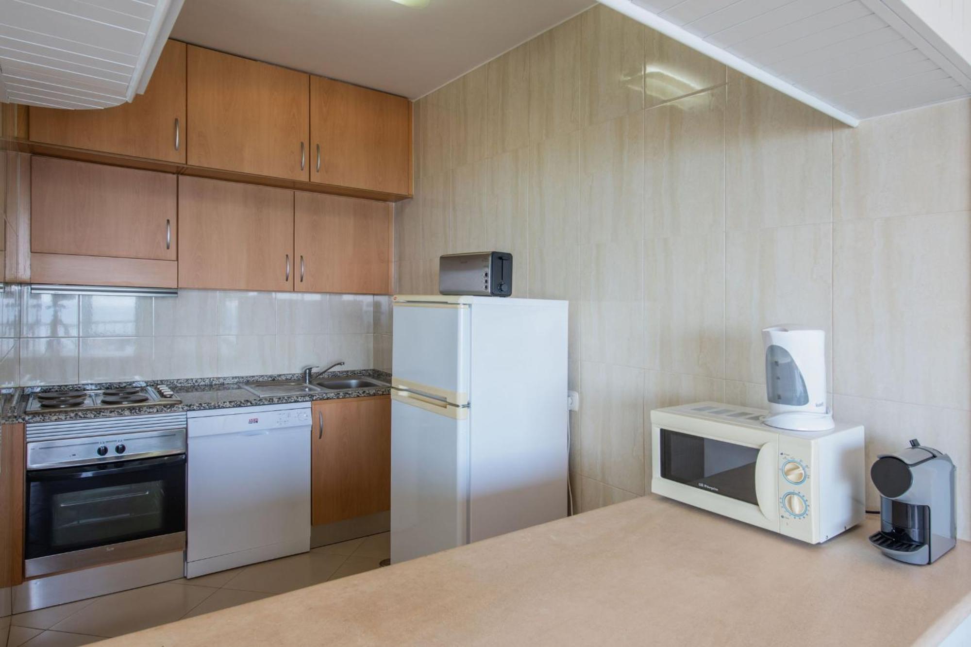 Beachfront 1 Bdr With Pool By Lovelystay * Portimao