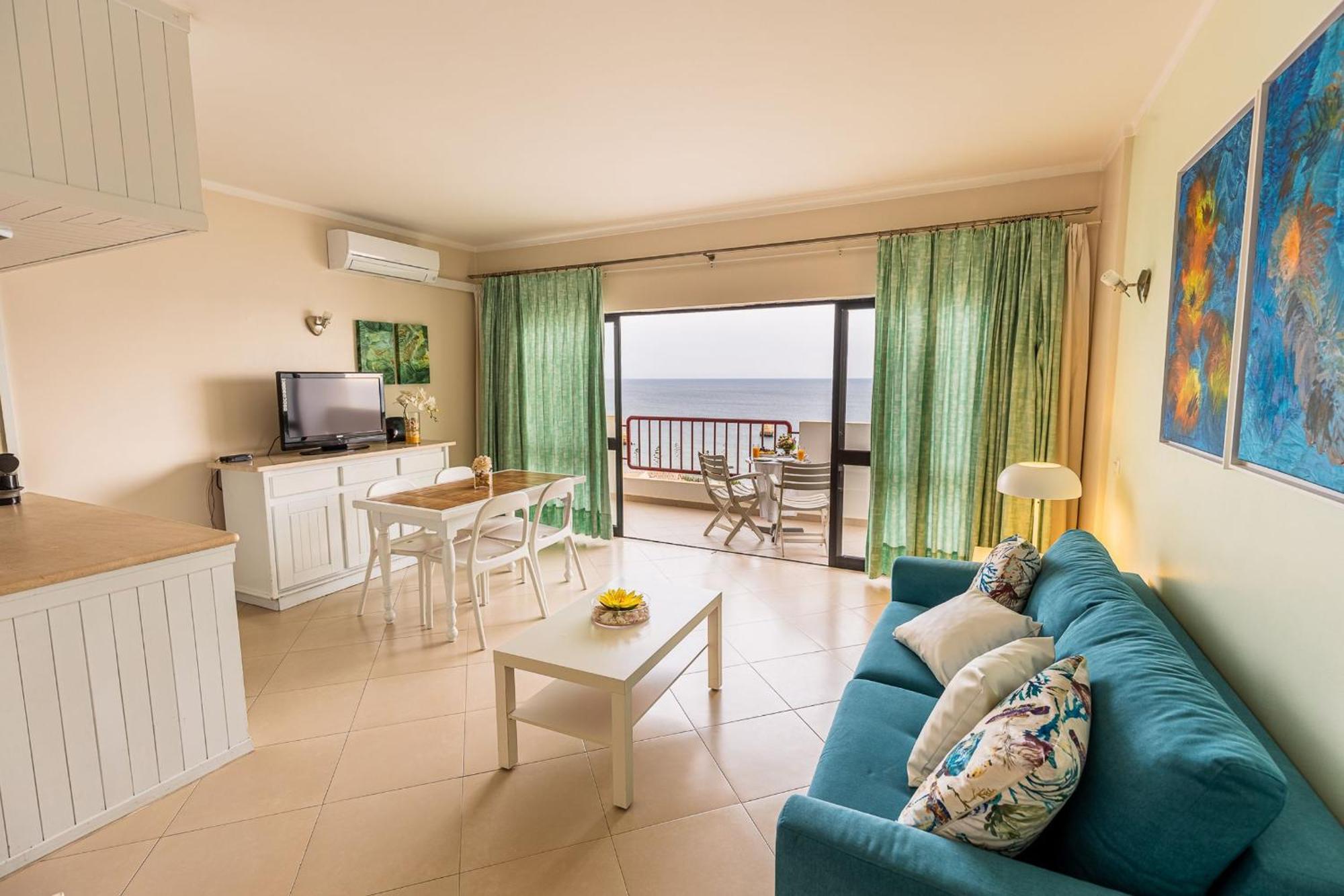 Beachfront 1 Bdr With Pool By Lovelystay Portimao