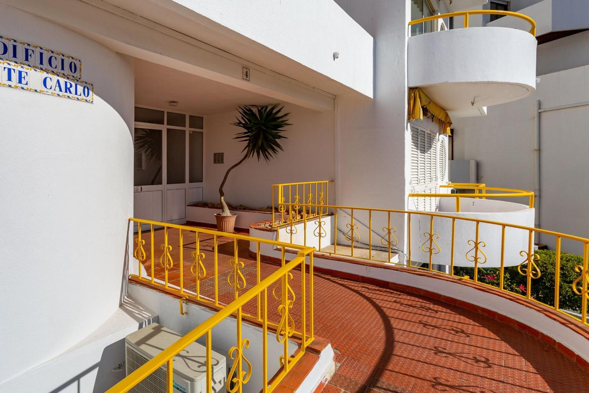 Apartment Typical T2 In W/ Balcony By Lovelystay